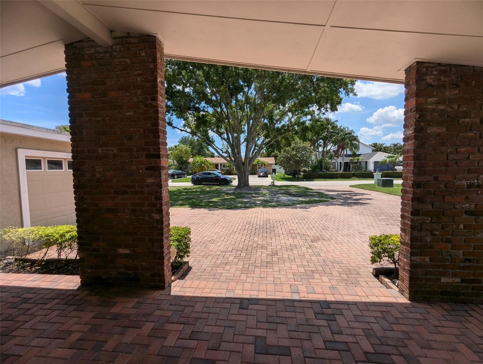 3931 E EDEN ROC CIR, TAMPA, FL, 33634