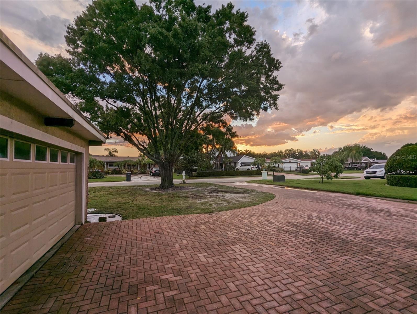 3931 E EDEN ROC CIR, TAMPA, FL, 33634