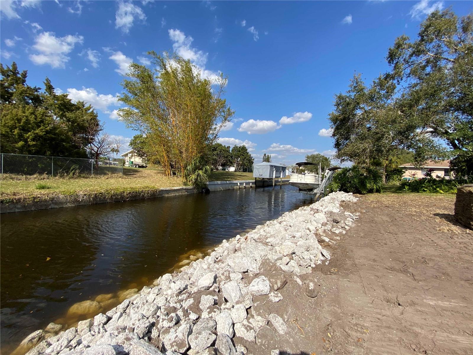 3295 PEACE RIVER DR, PUNTA GORDA, FL, 33983