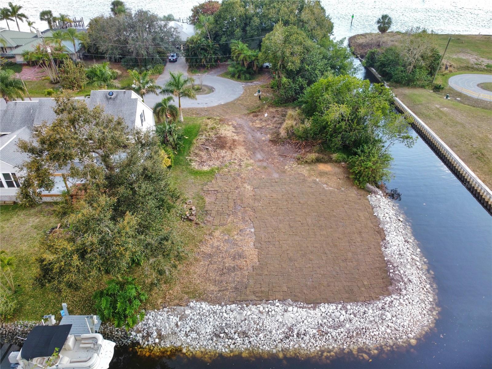 3295 PEACE RIVER DR, PUNTA GORDA, FL, 33983