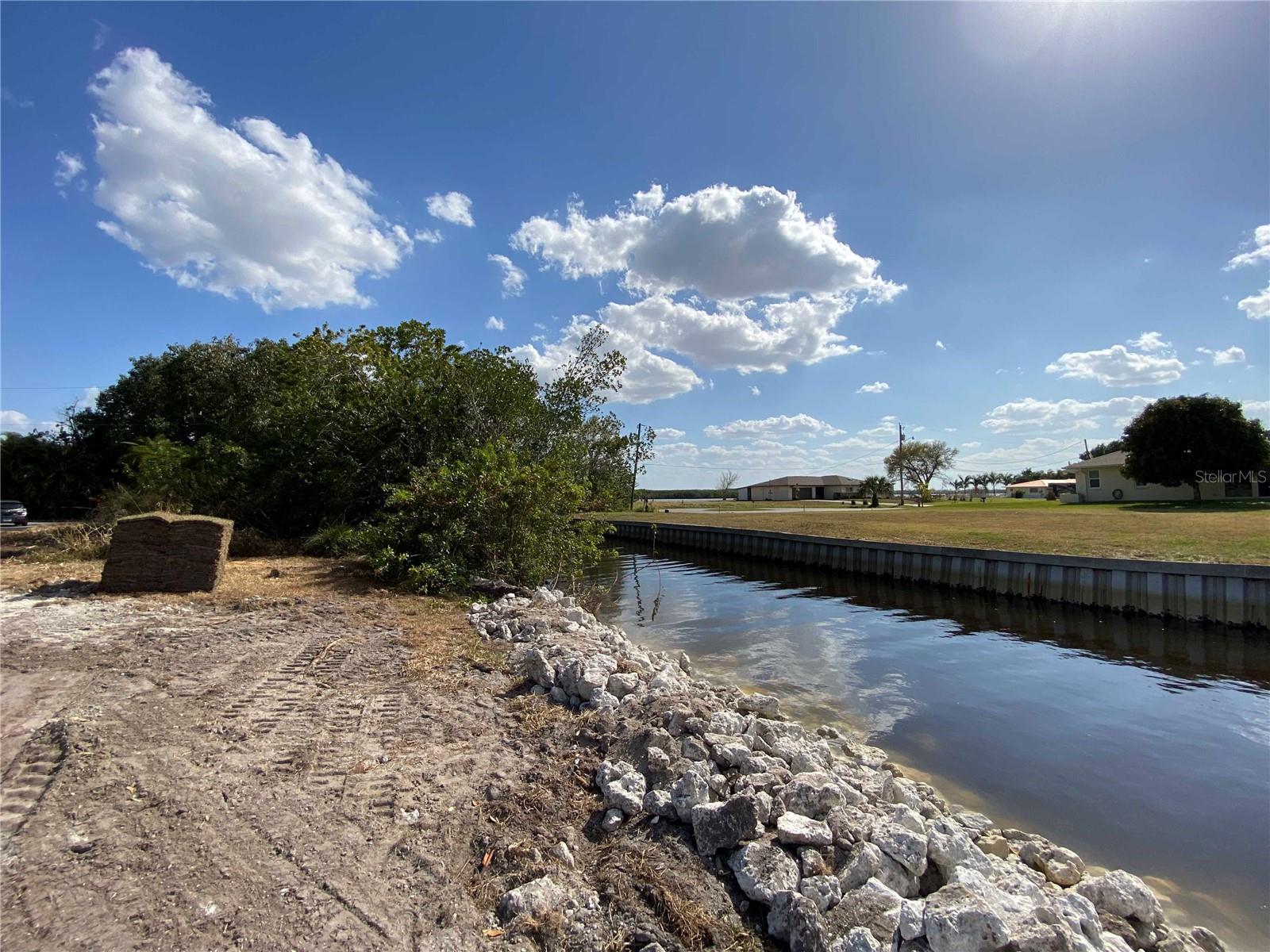 3295 PEACE RIVER DR, PUNTA GORDA, FL, 33983