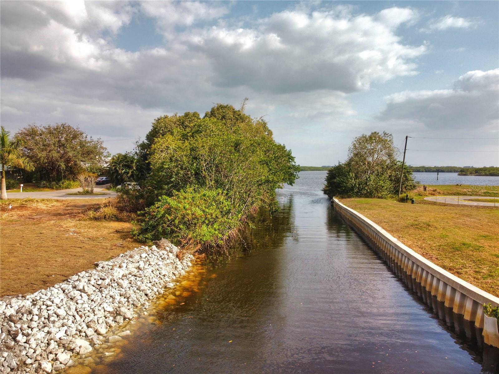 3295 PEACE RIVER DR, PUNTA GORDA, FL, 33983