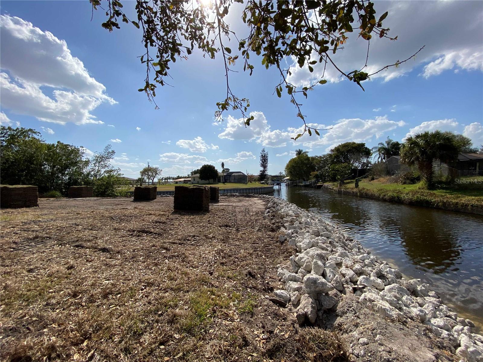 3295 PEACE RIVER DR, PUNTA GORDA, FL, 33983