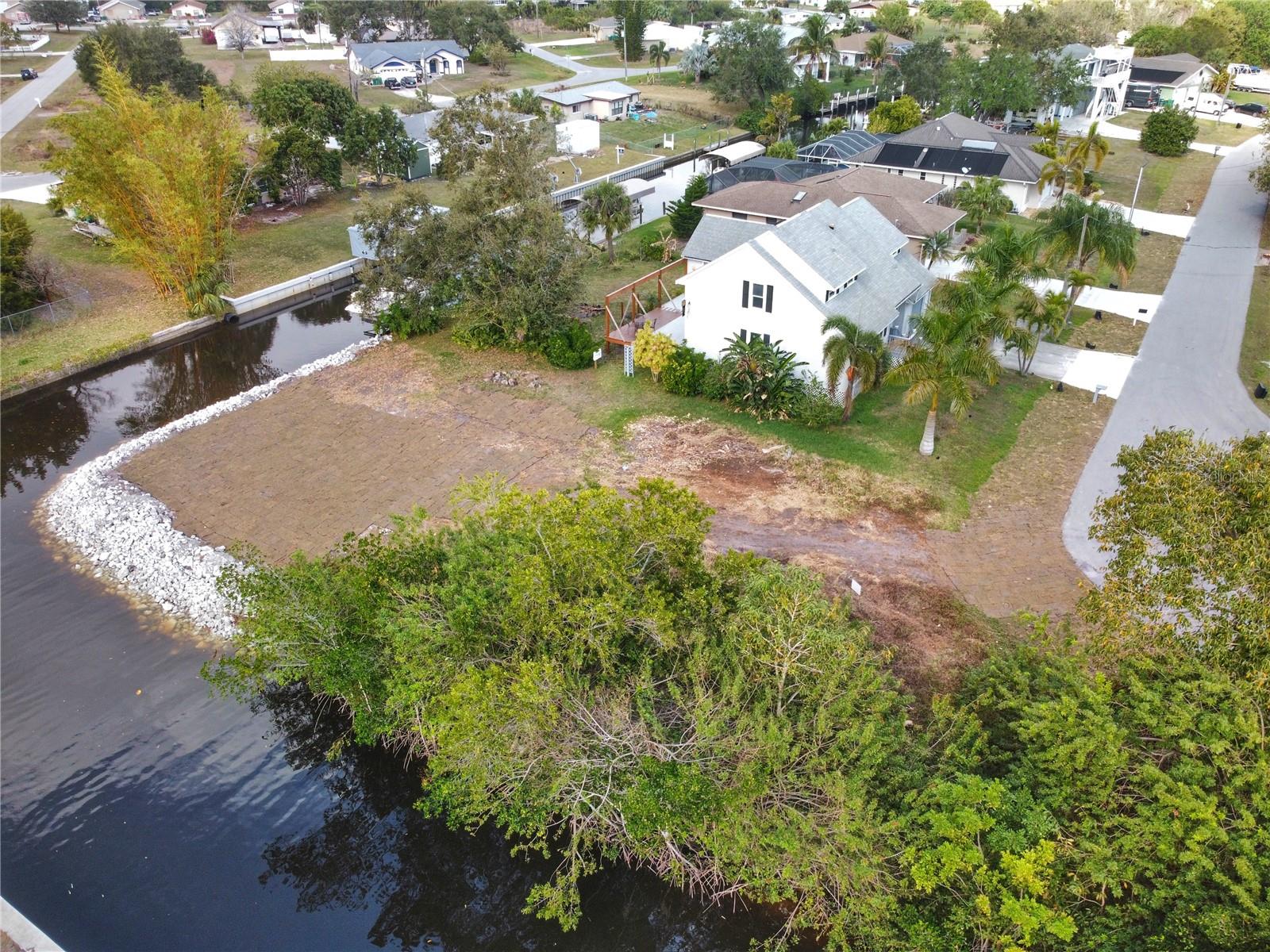 3295 PEACE RIVER DR, PUNTA GORDA, FL, 33983