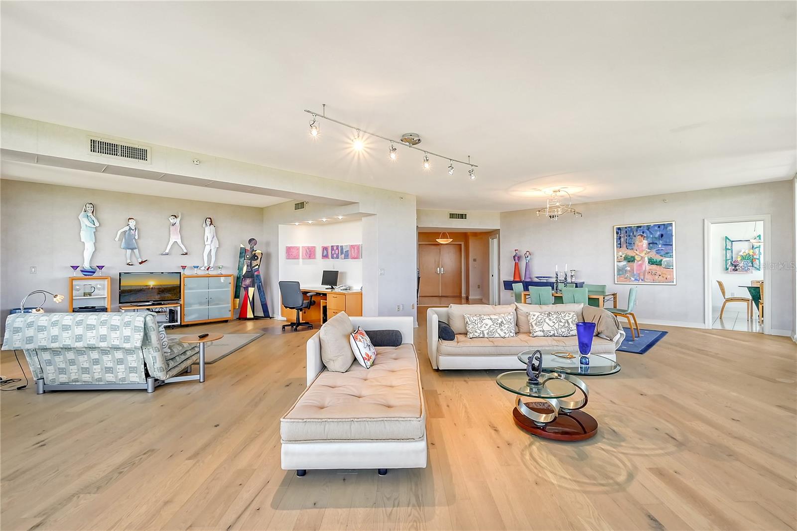 545 SANCTUARY DR #B806, LONGBOAT KEY, FL, 34228