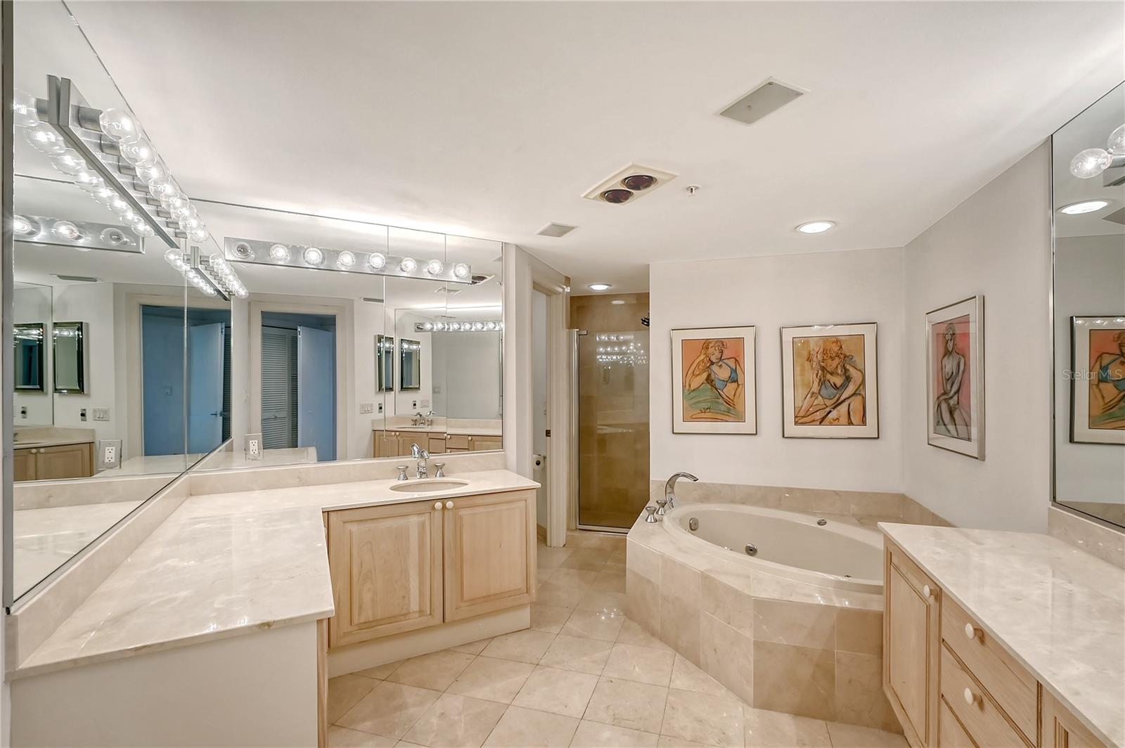 545 SANCTUARY DR #B806, LONGBOAT KEY, FL, 34228