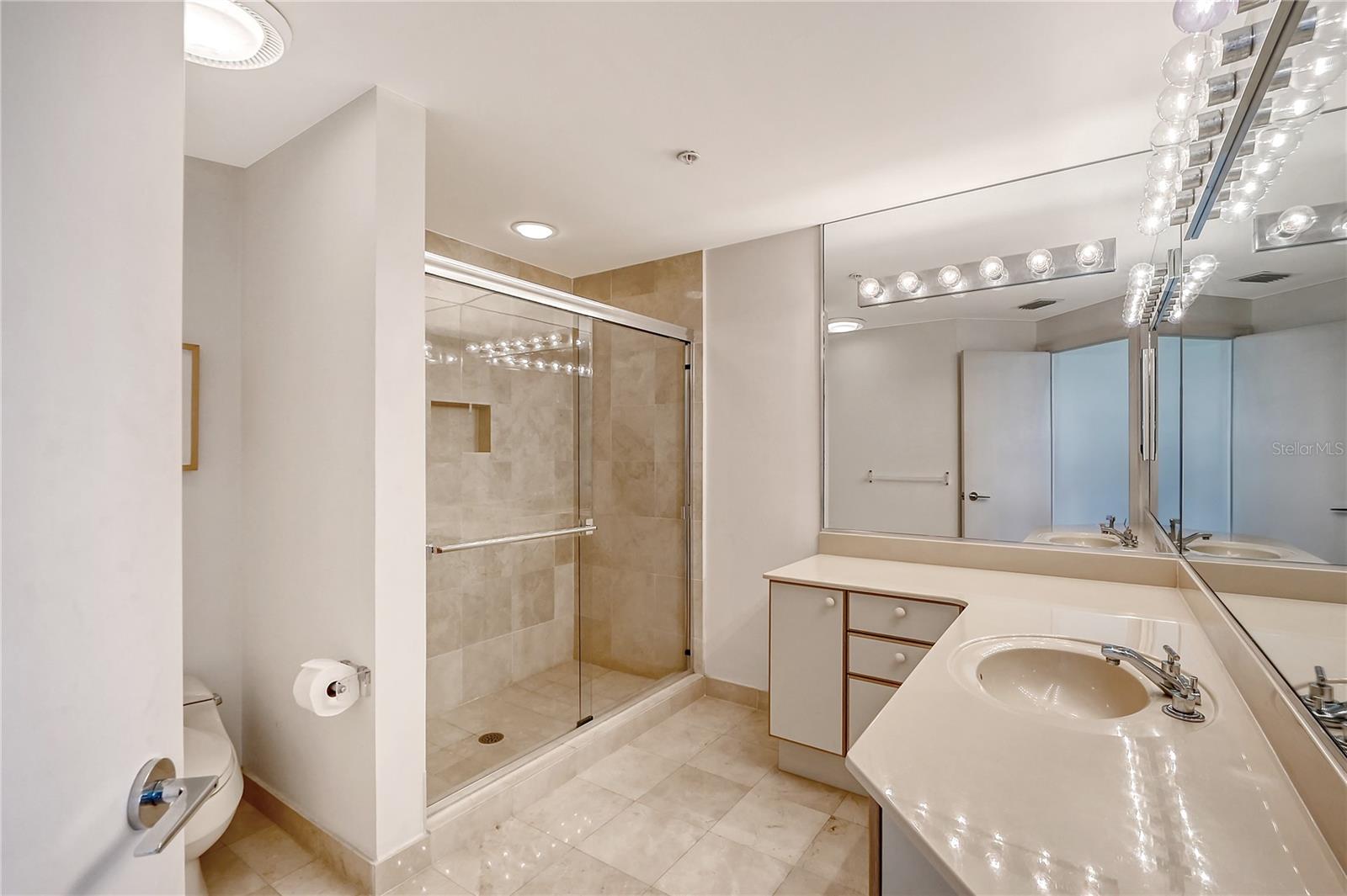 545 SANCTUARY DR #B806, LONGBOAT KEY, FL, 34228