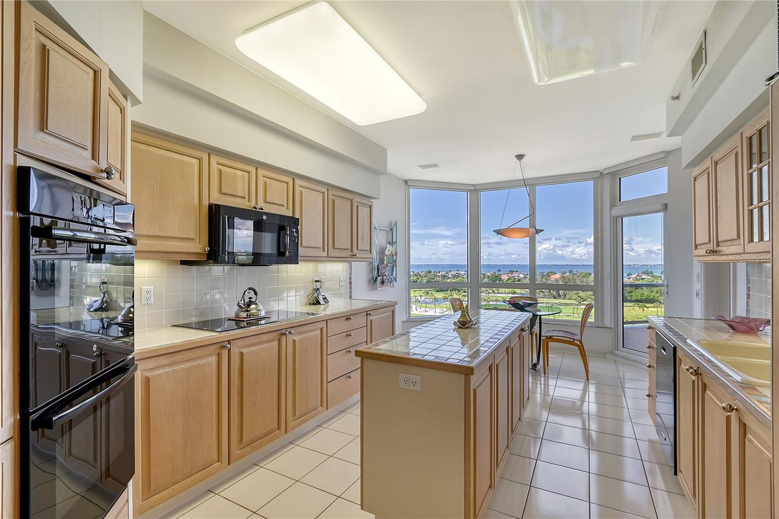 545 SANCTUARY DR #B806, LONGBOAT KEY, FL, 34228