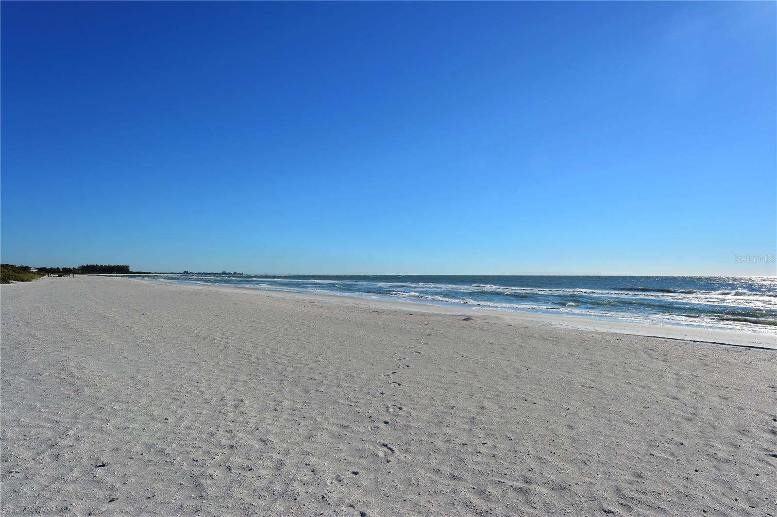 545 SANCTUARY DR #B806, LONGBOAT KEY, FL, 34228