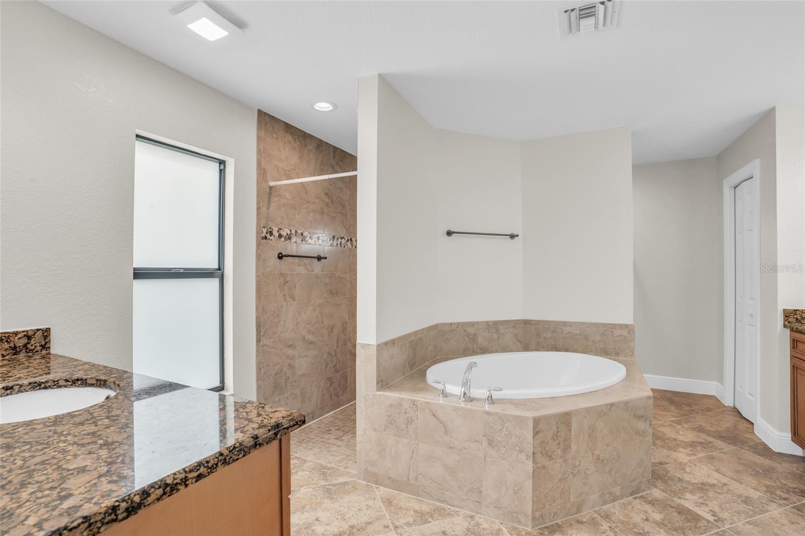 915 SE 33RD TER, CAPE CORAL, FL, 33904