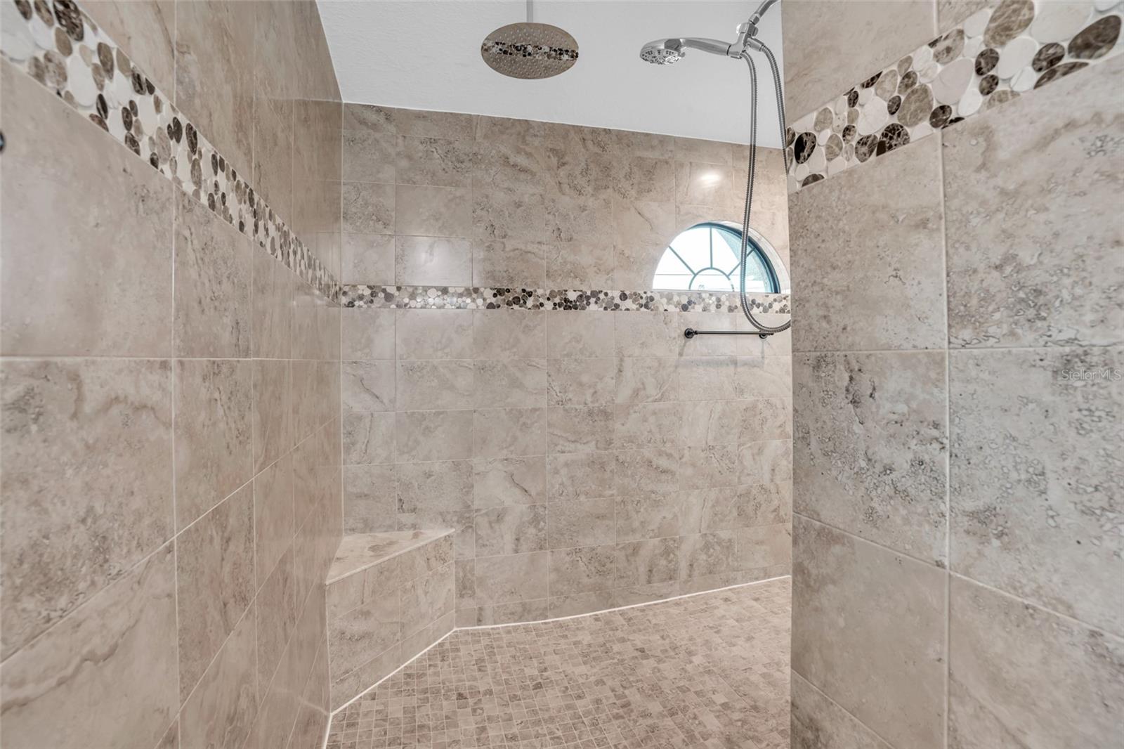 915 SE 33RD TER, CAPE CORAL, FL, 33904