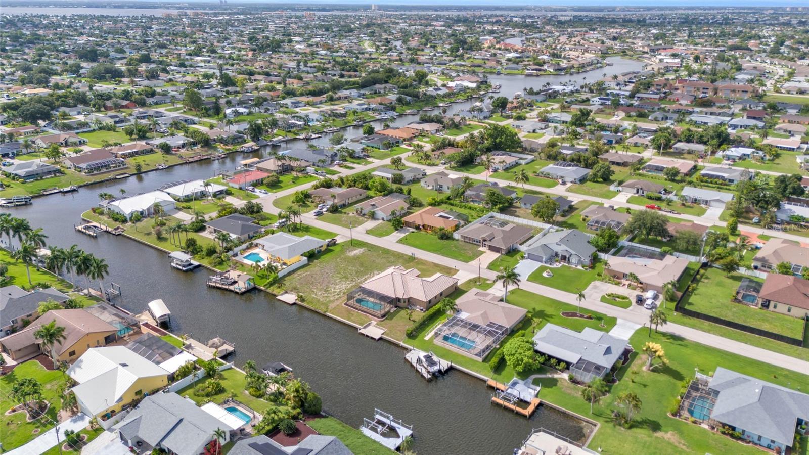 915 SE 33RD TER, CAPE CORAL, FL, 33904