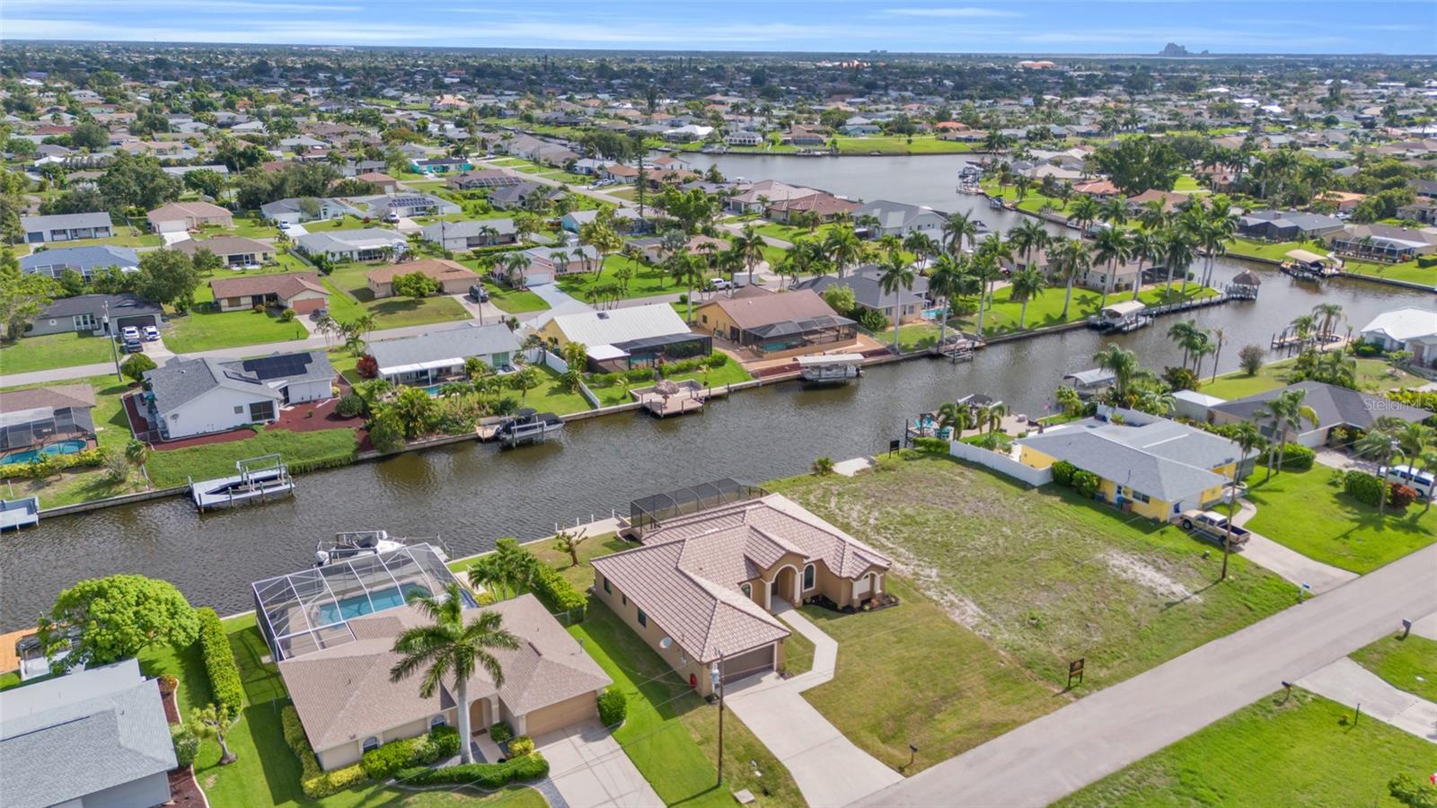 915 SE 33RD TER, CAPE CORAL, FL, 33904