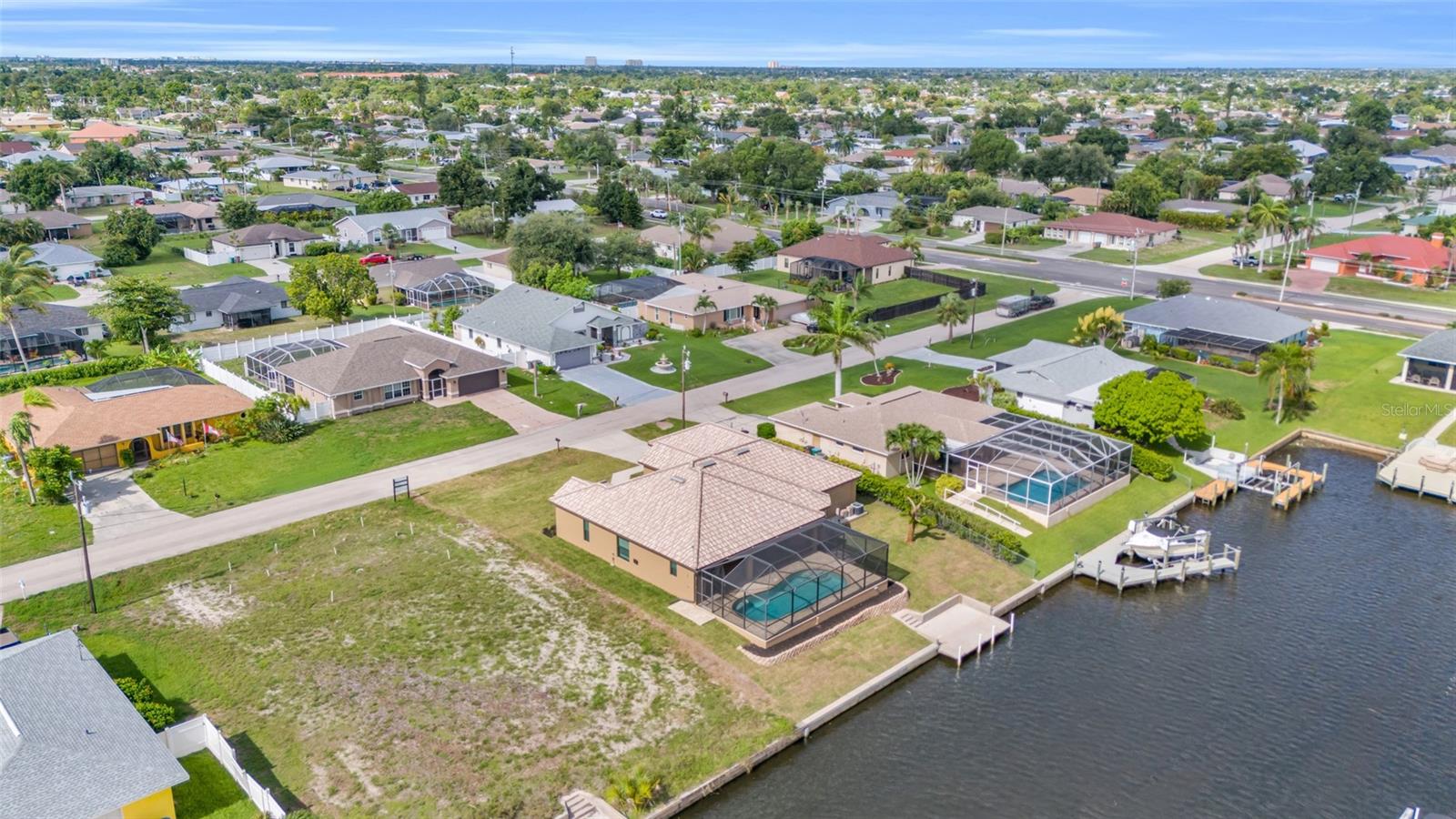 915 SE 33RD TER, CAPE CORAL, FL, 33904