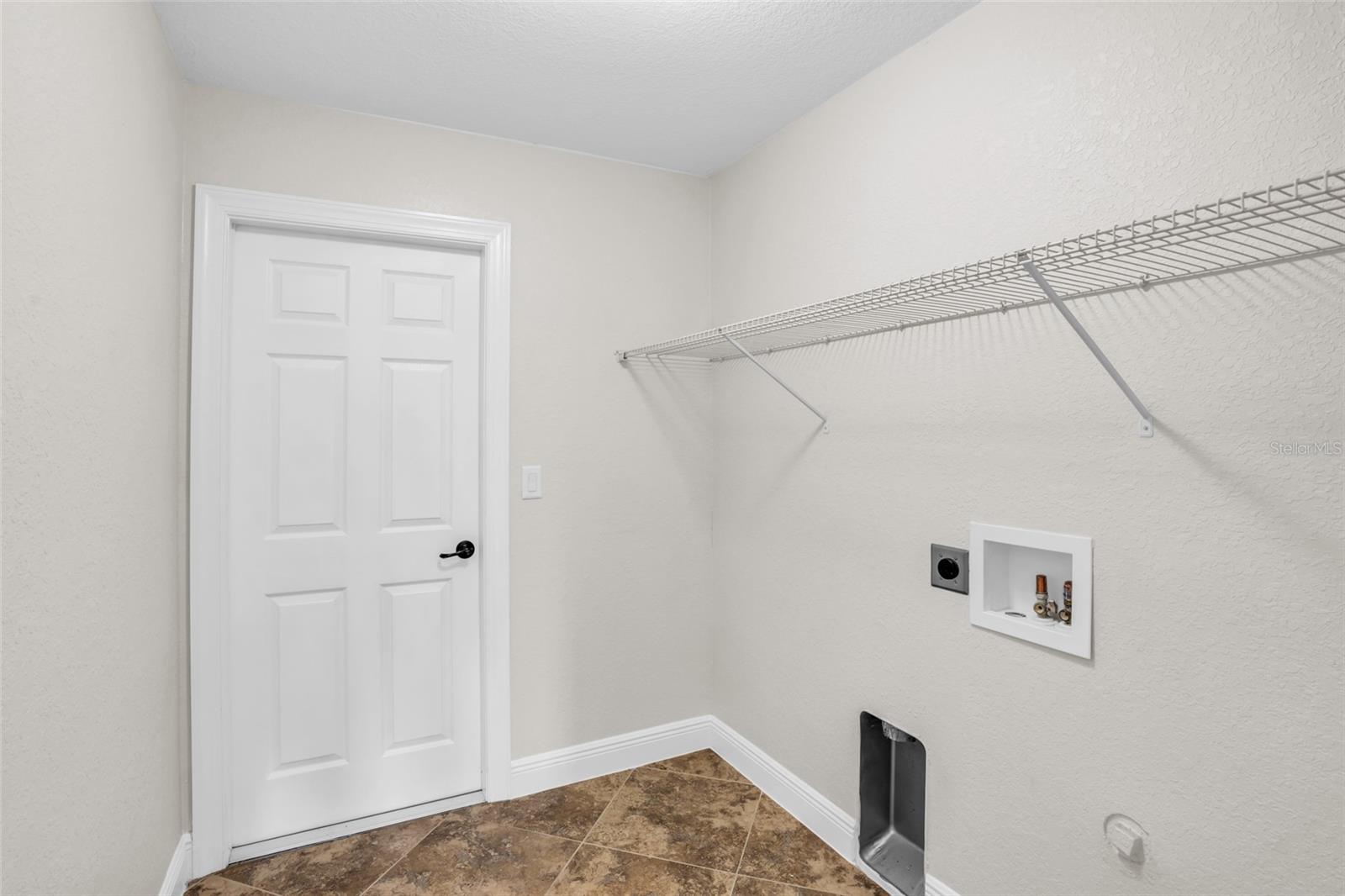 915 SE 33RD TER, CAPE CORAL, FL, 33904