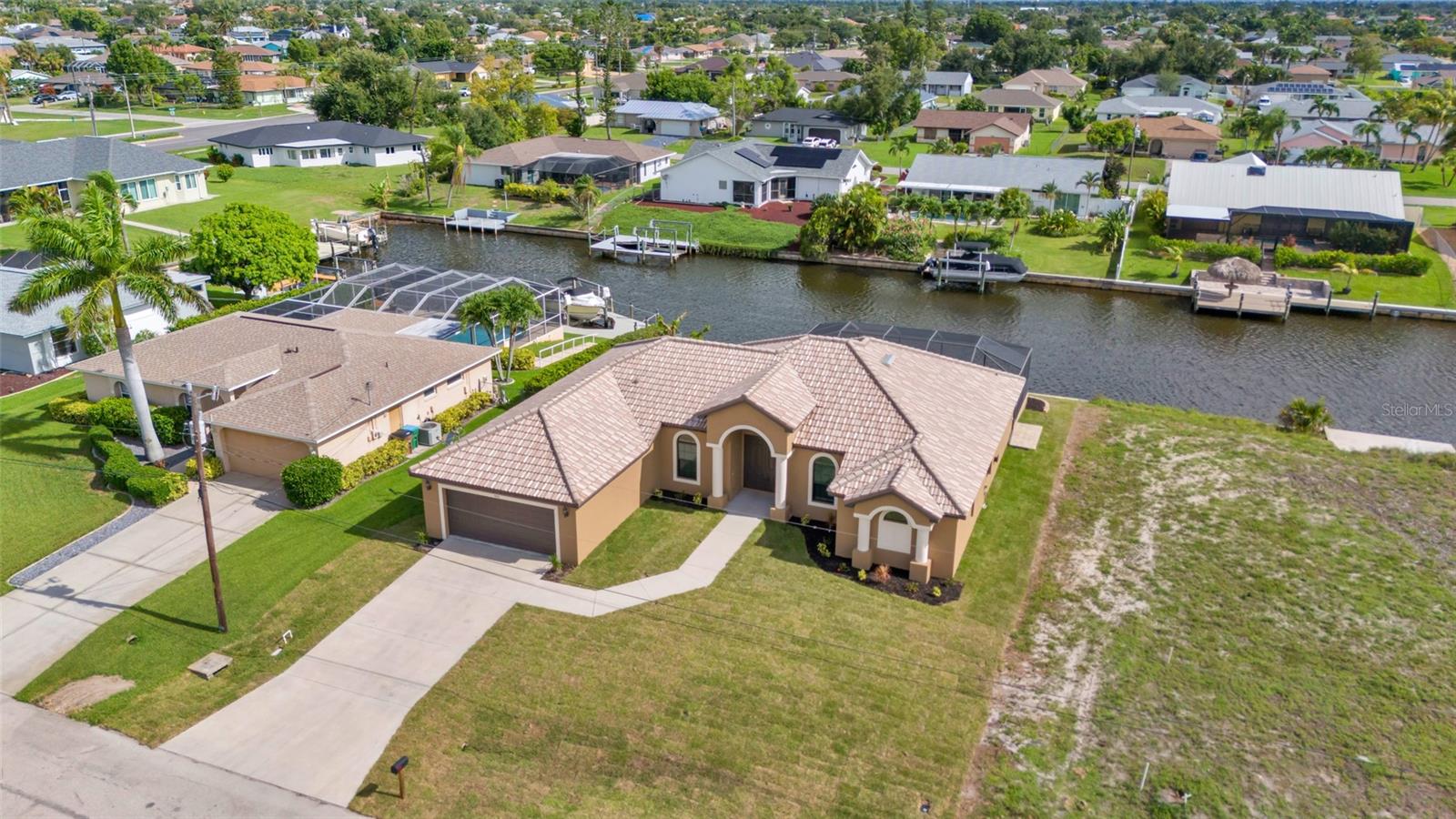 915 SE 33RD TER, CAPE CORAL, FL, 33904
