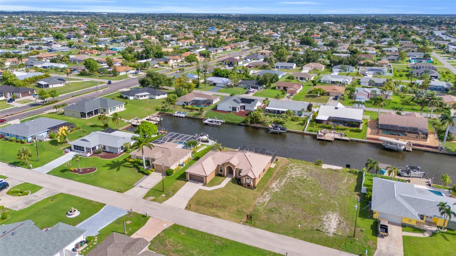 915 SE 33RD TER, CAPE CORAL, FL, 33904