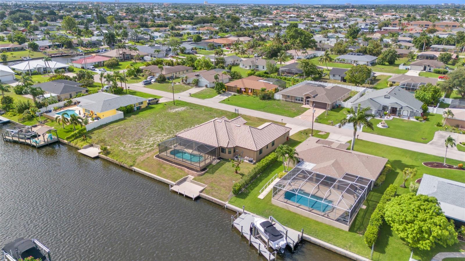 915 SE 33RD TER, CAPE CORAL, FL, 33904