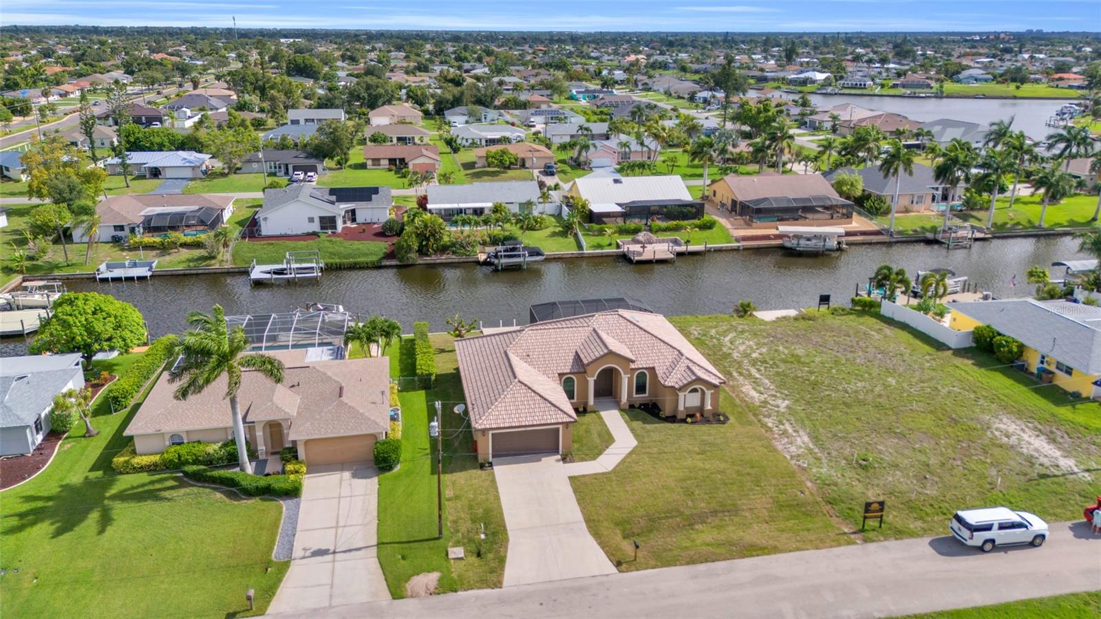 915 SE 33RD TER, CAPE CORAL, FL, 33904