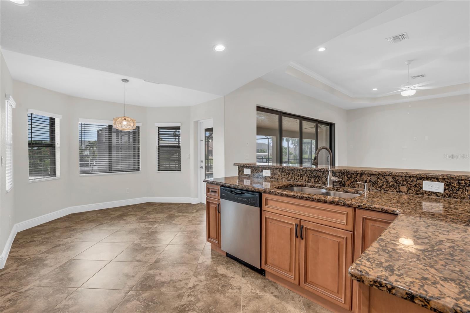 915 SE 33RD TER, CAPE CORAL, FL, 33904