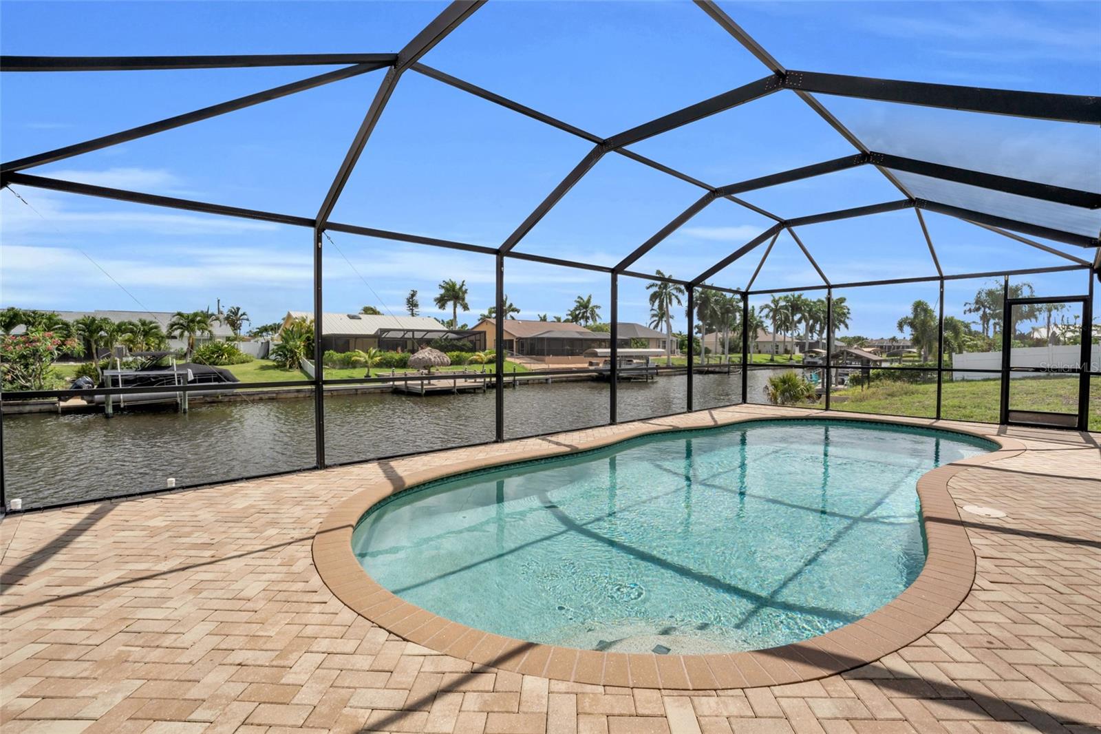 915 SE 33RD TER, CAPE CORAL, FL, 33904