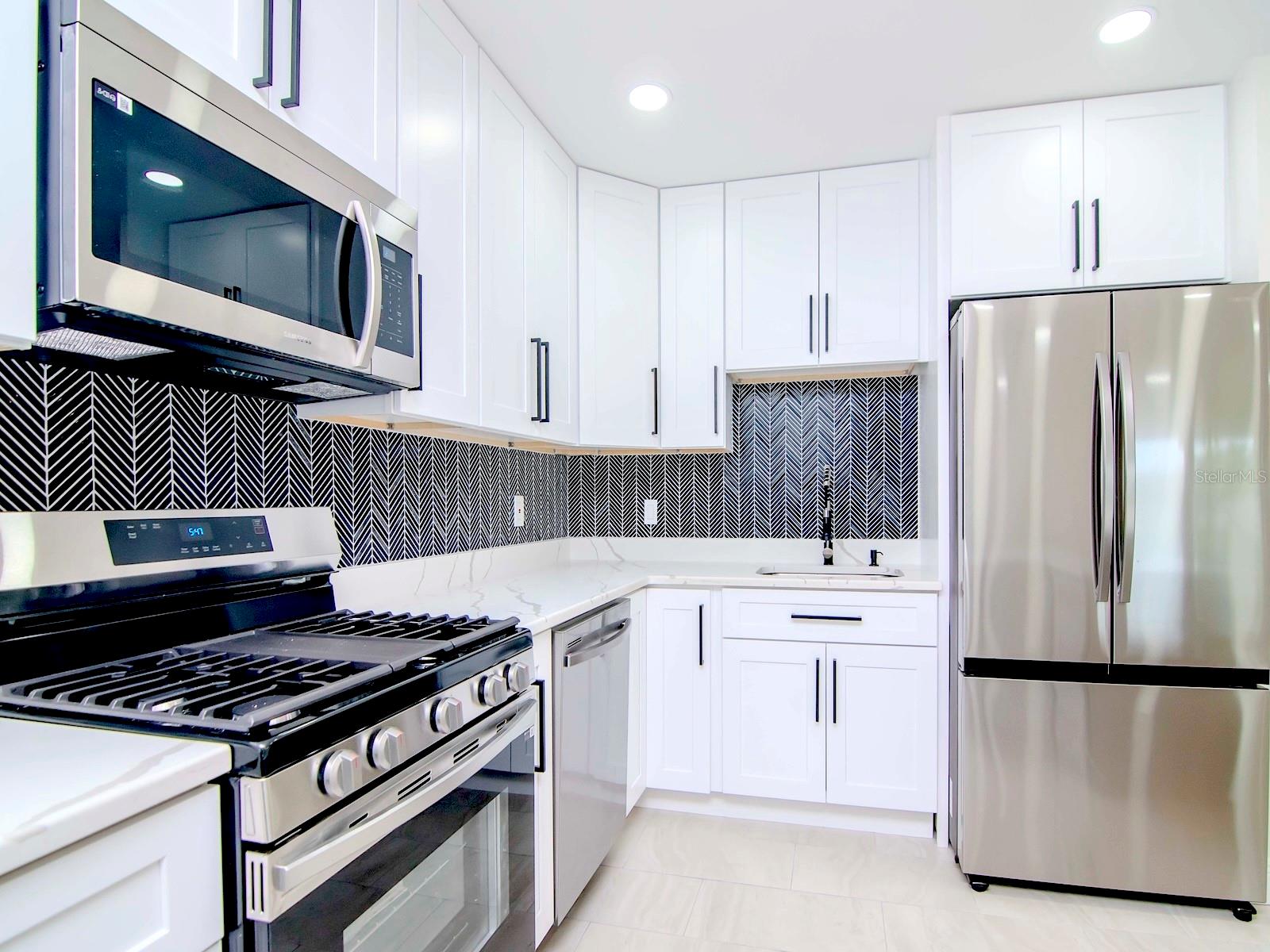 9197 79TH AVE, SEMINOLE, FL, 33777