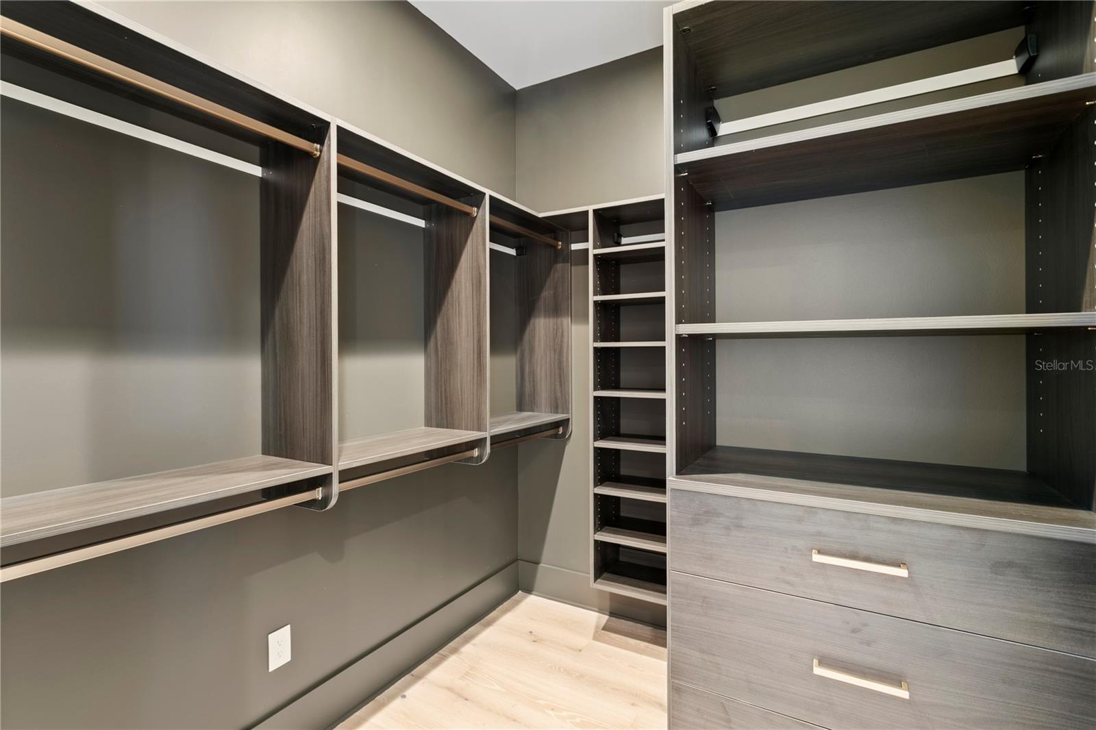 T3535891 Property Photo