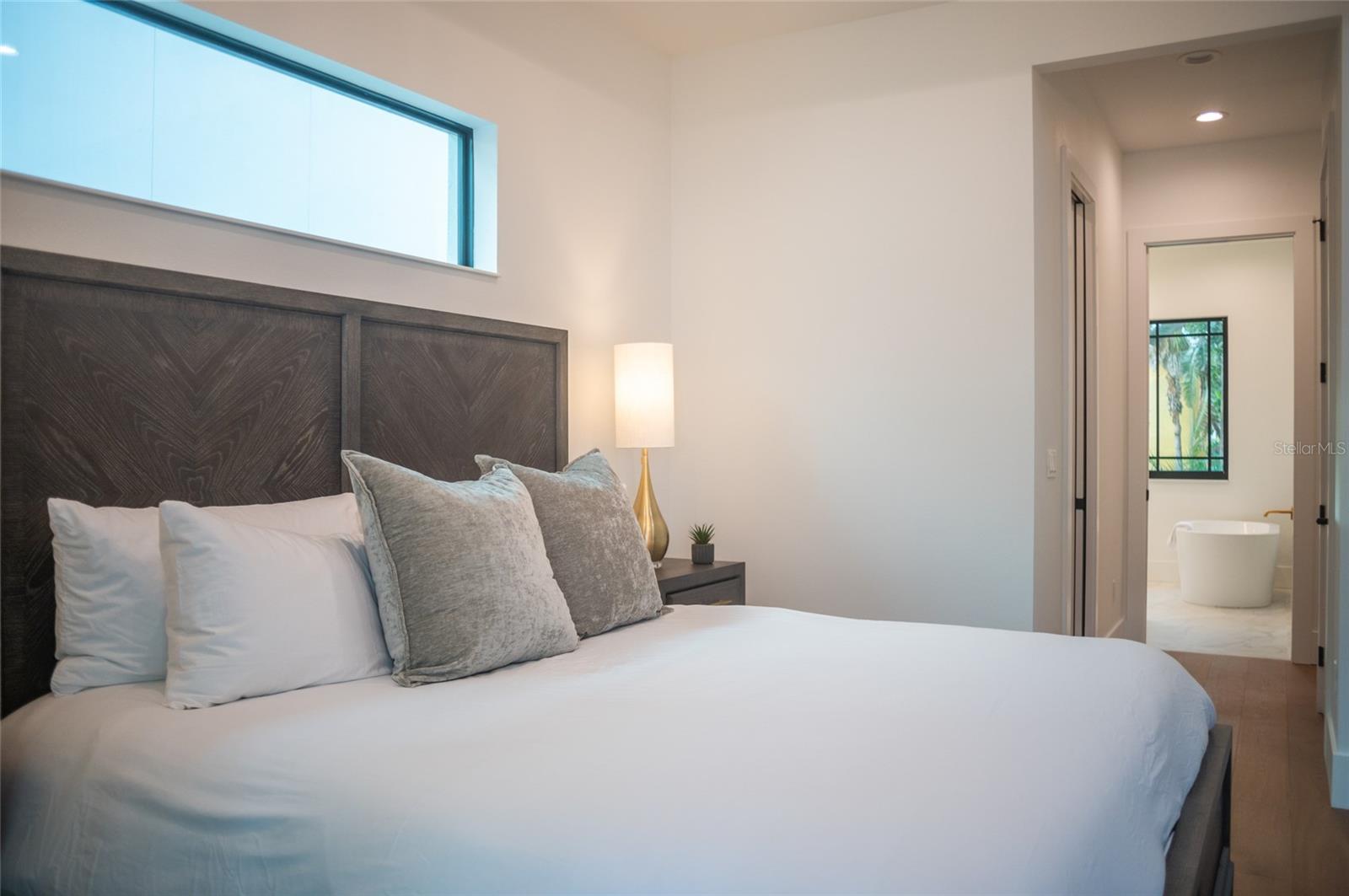 2440 FLOYD ST, SARASOTA, FL, 34239