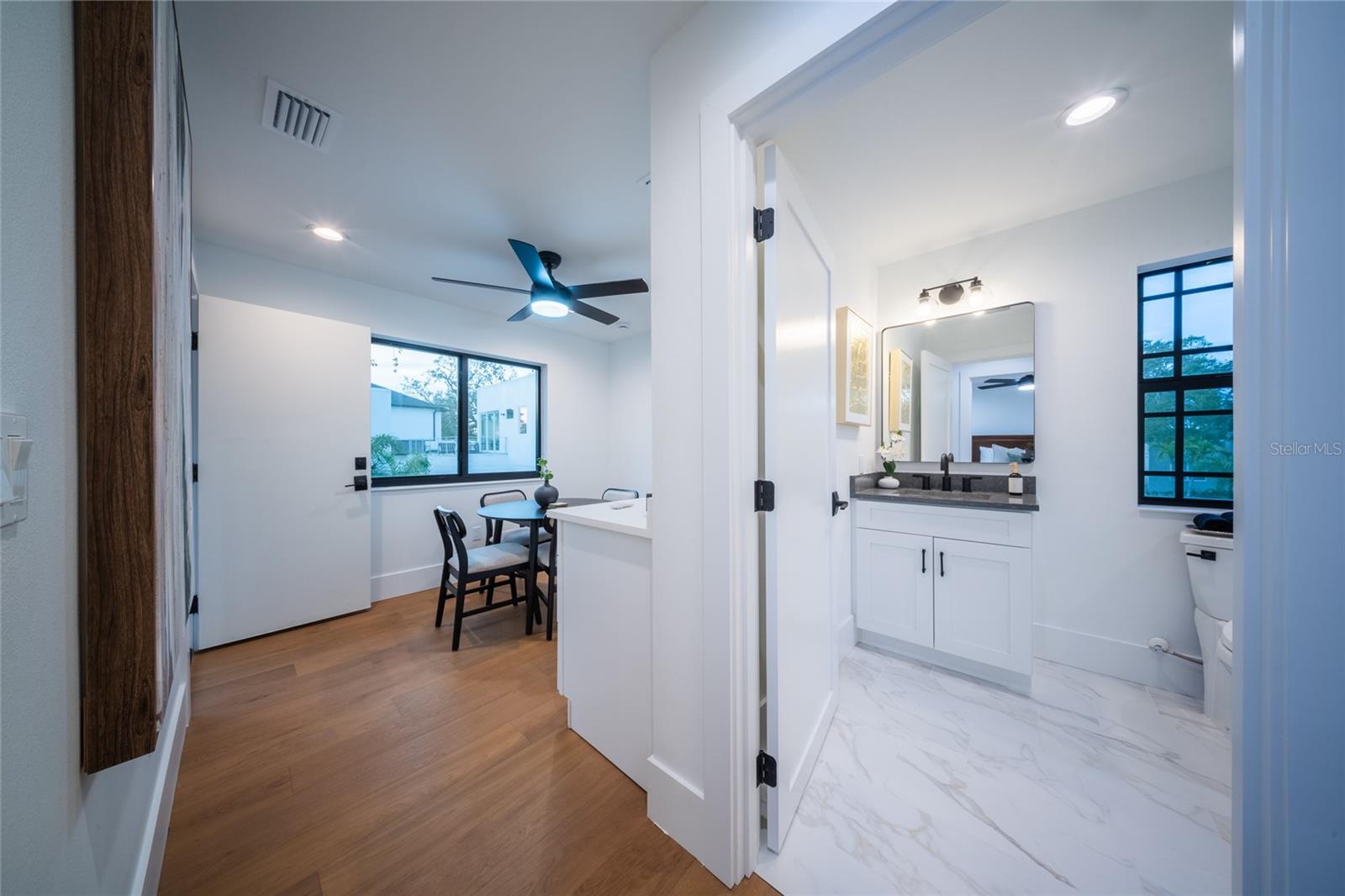 2440 FLOYD ST, SARASOTA, FL, 34239