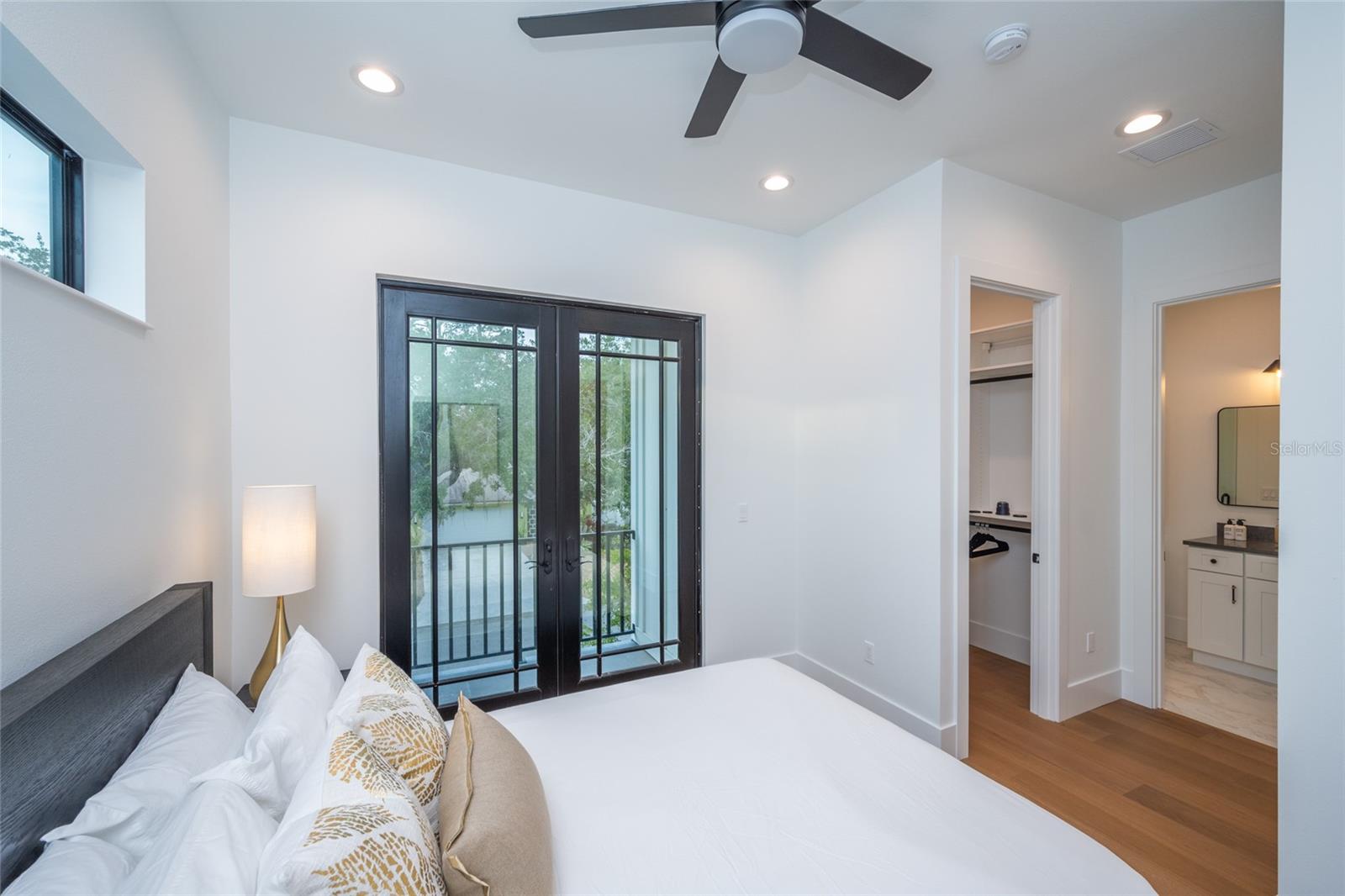 2440 FLOYD ST, SARASOTA, FL, 34239