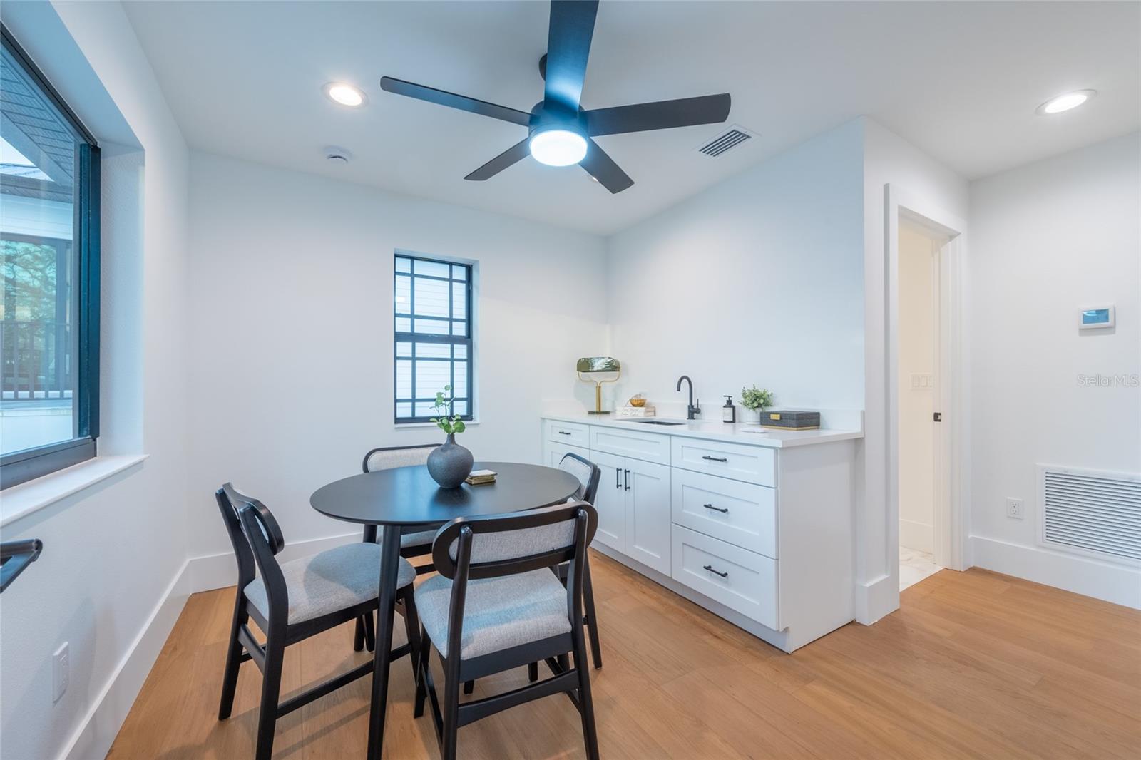 2440 FLOYD ST, SARASOTA, FL, 34239