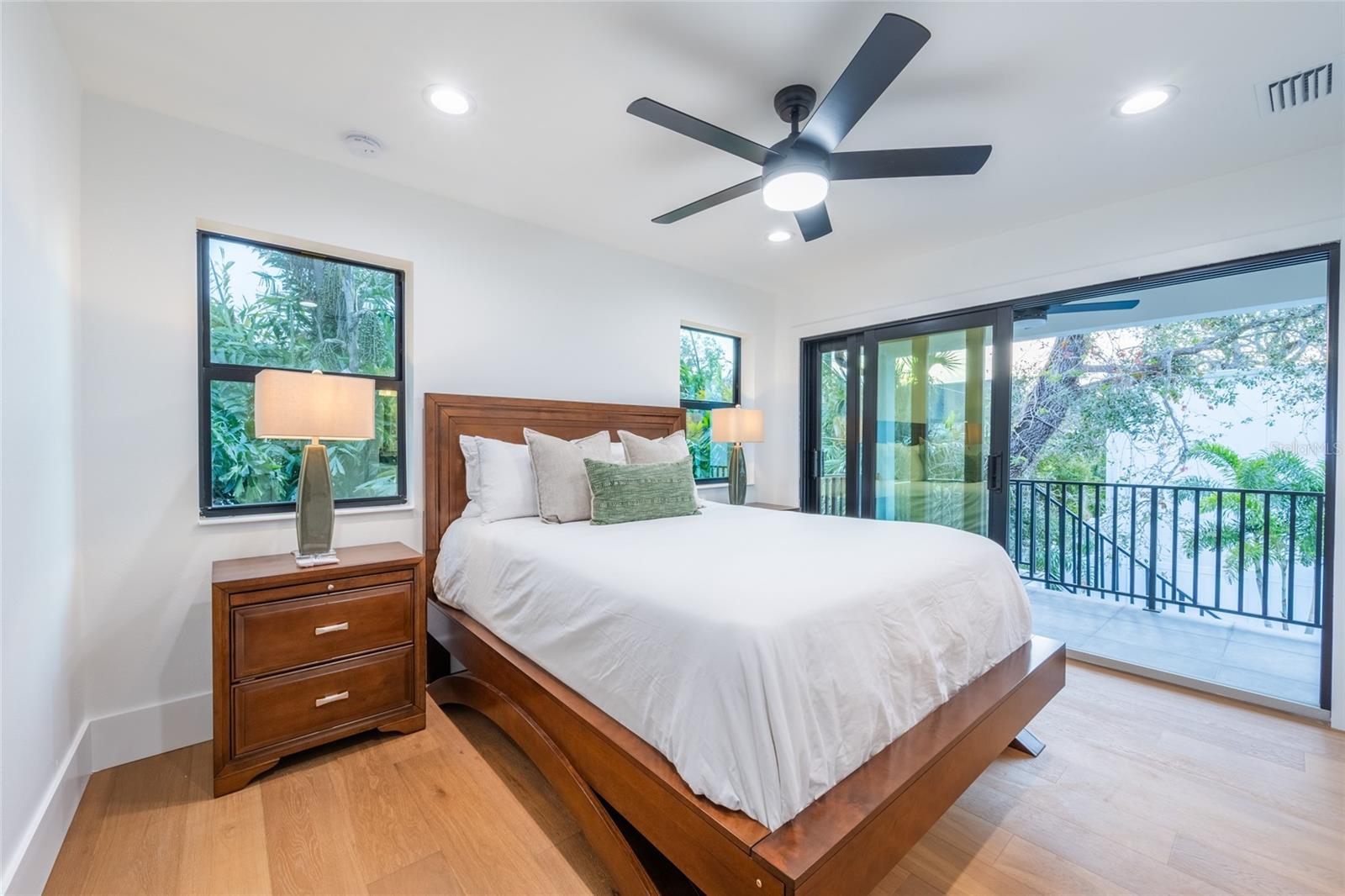 2440 FLOYD ST, SARASOTA, FL, 34239