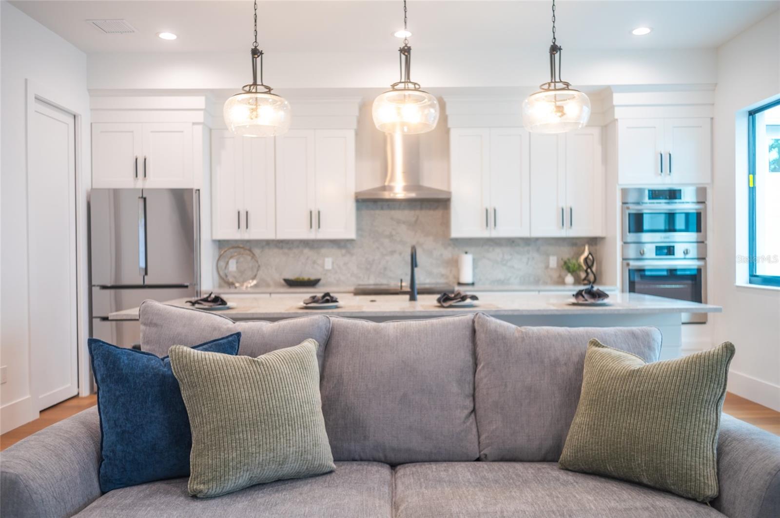 2440 FLOYD ST, SARASOTA, FL, 34239