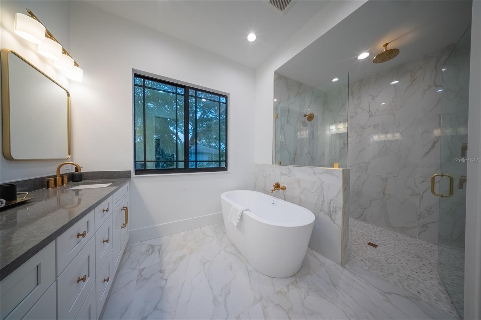 2440 FLOYD ST, SARASOTA, FL, 34239