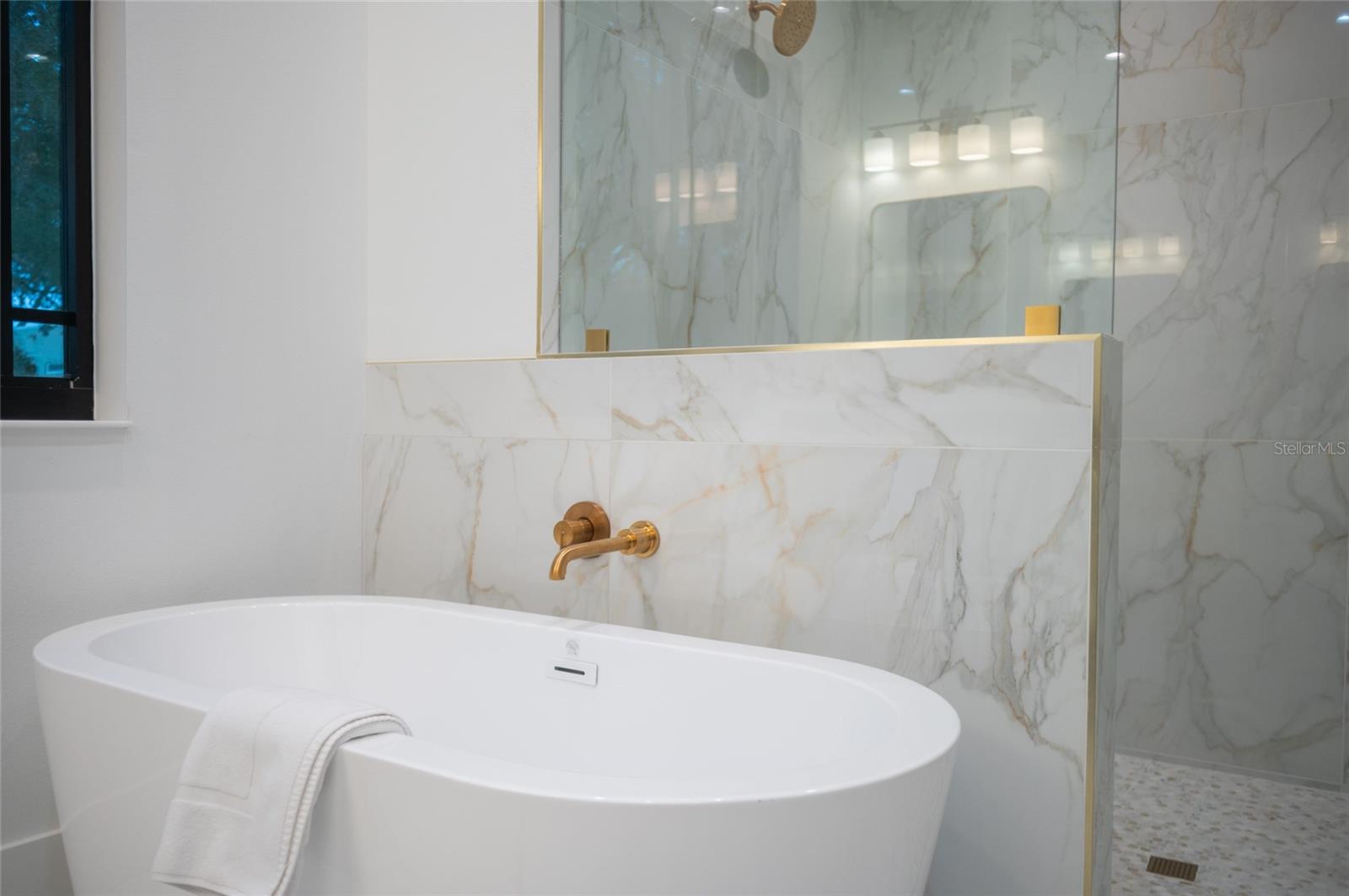 2440 FLOYD ST, SARASOTA, FL, 34239