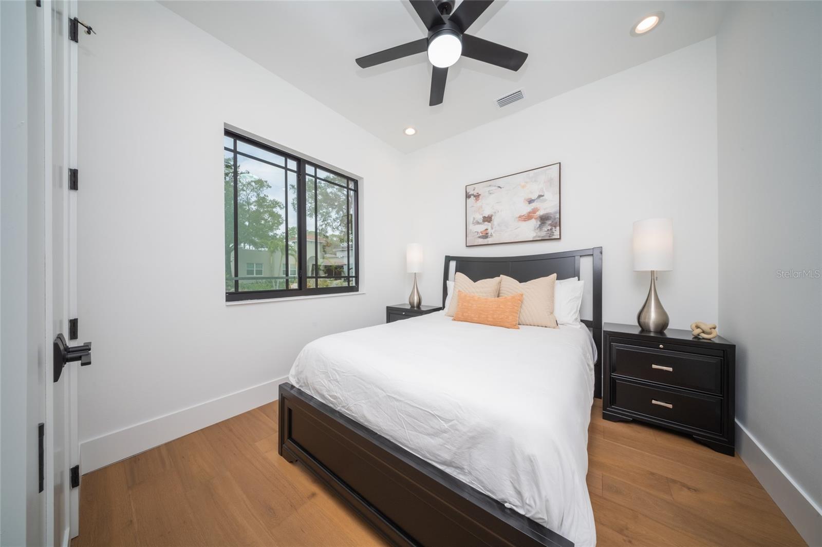 2440 FLOYD ST, SARASOTA, FL, 34239