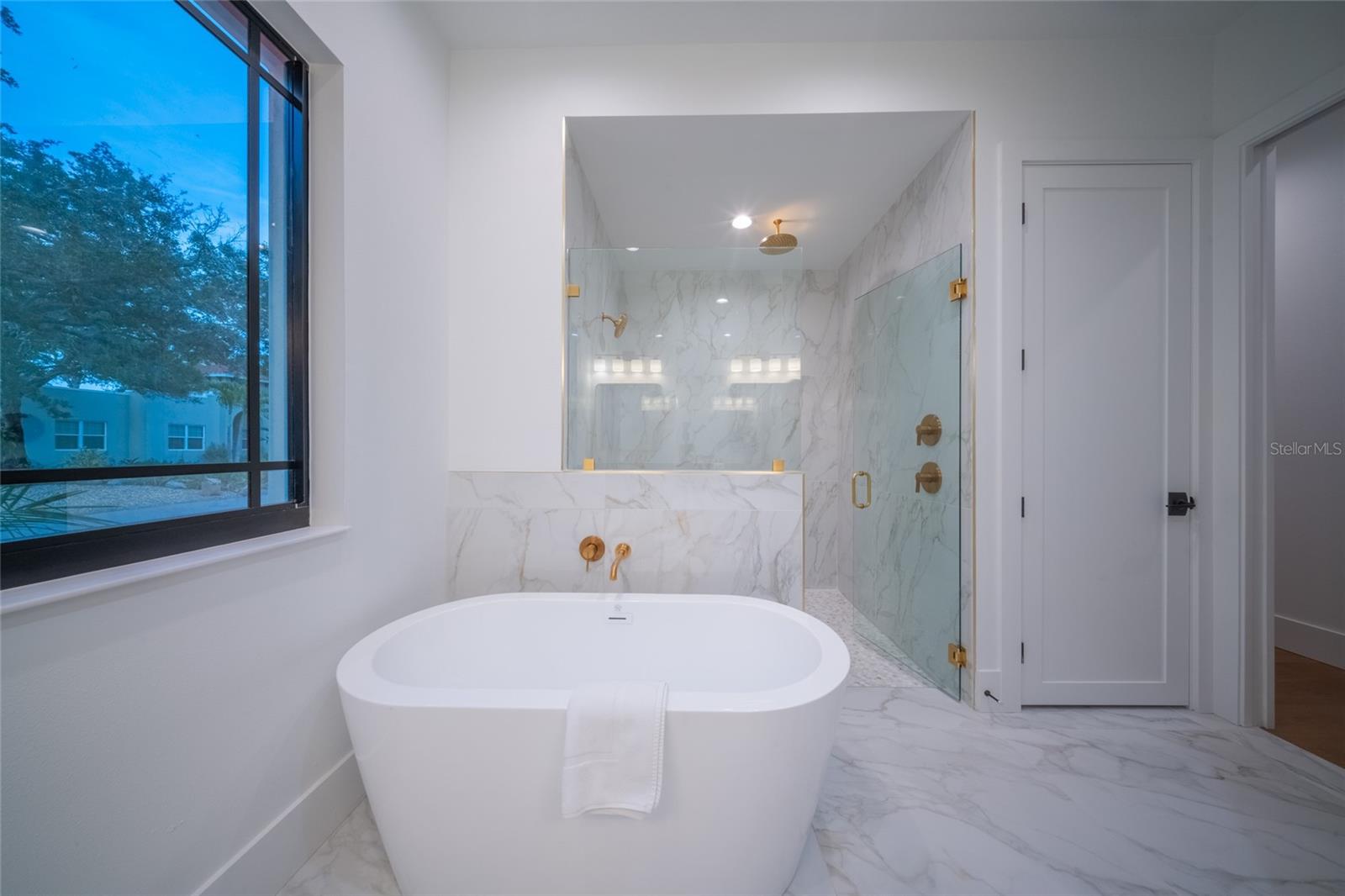 2440 FLOYD ST, SARASOTA, FL, 34239