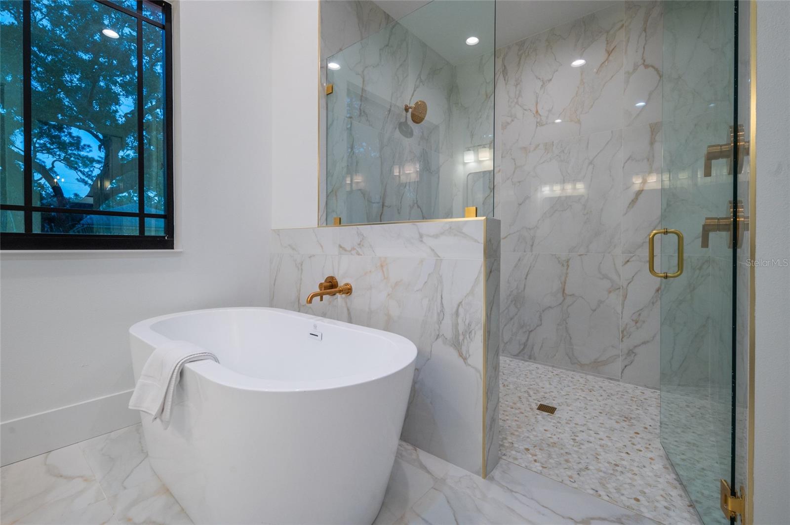 2440 FLOYD ST, SARASOTA, FL, 34239