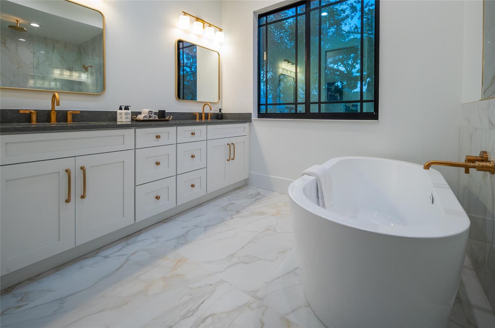 2440 FLOYD ST, SARASOTA, FL, 34239