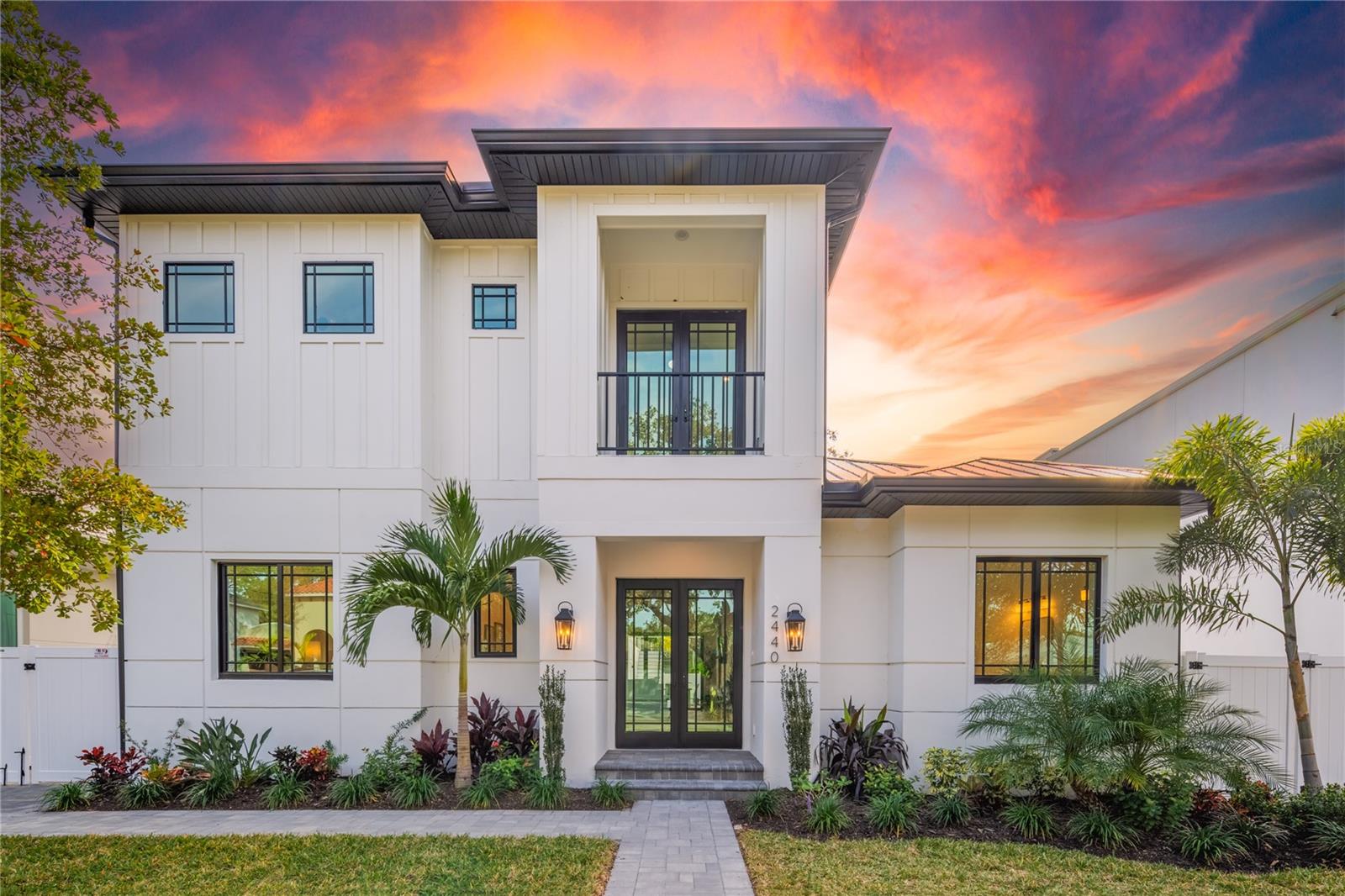 2440 FLOYD ST, SARASOTA, FL, 34239