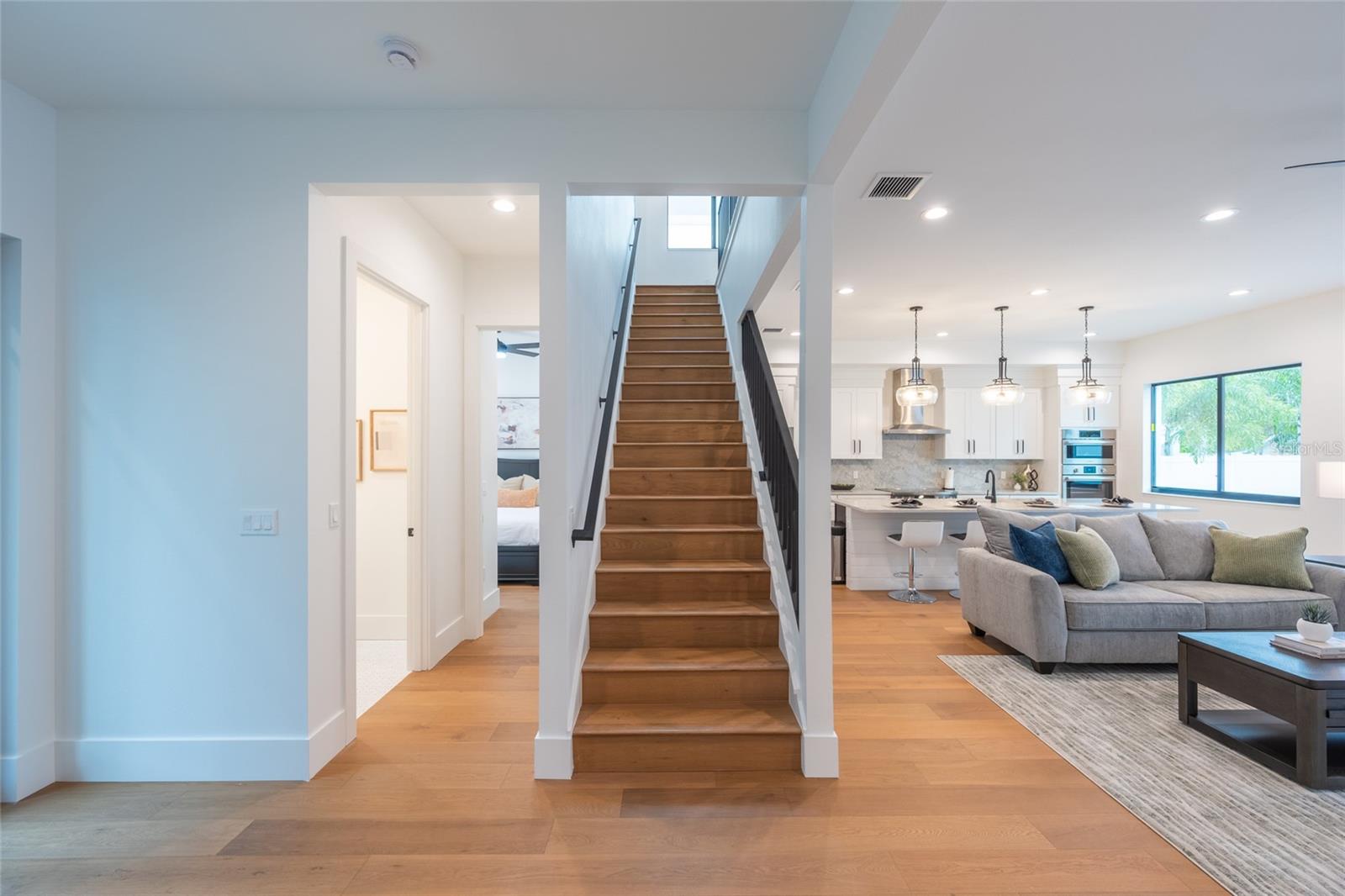 2440 FLOYD ST, SARASOTA, FL, 34239