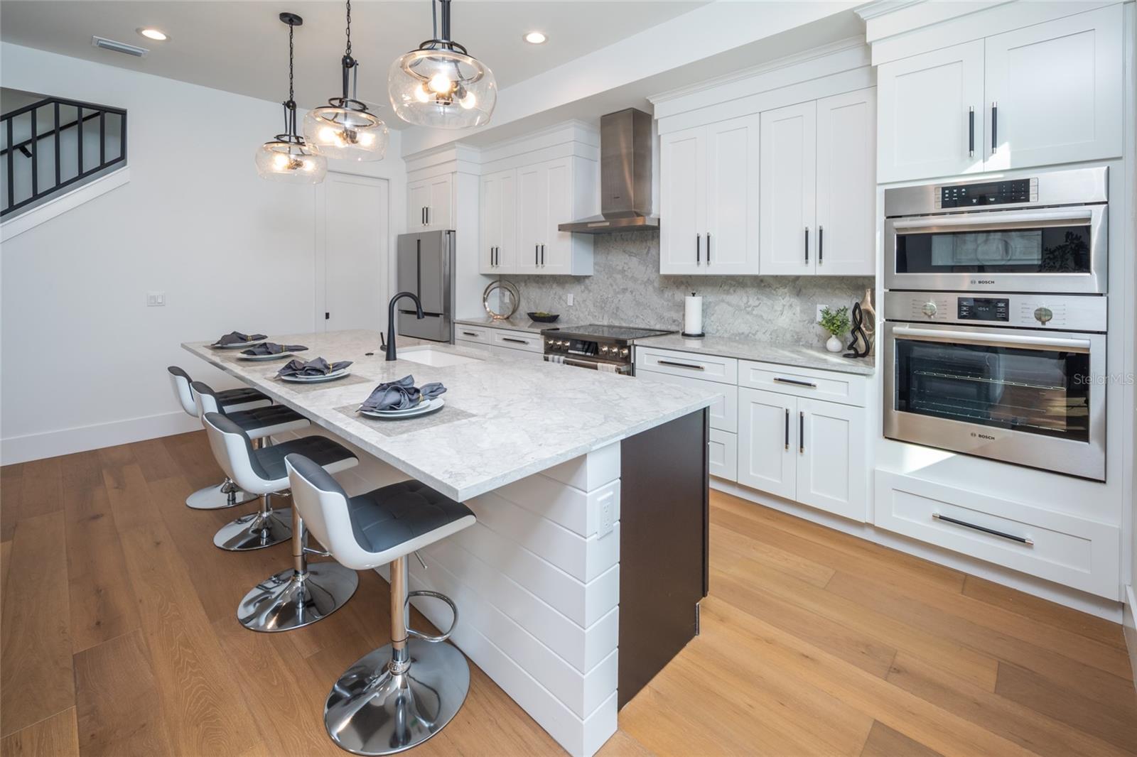 2440 FLOYD ST, SARASOTA, FL, 34239