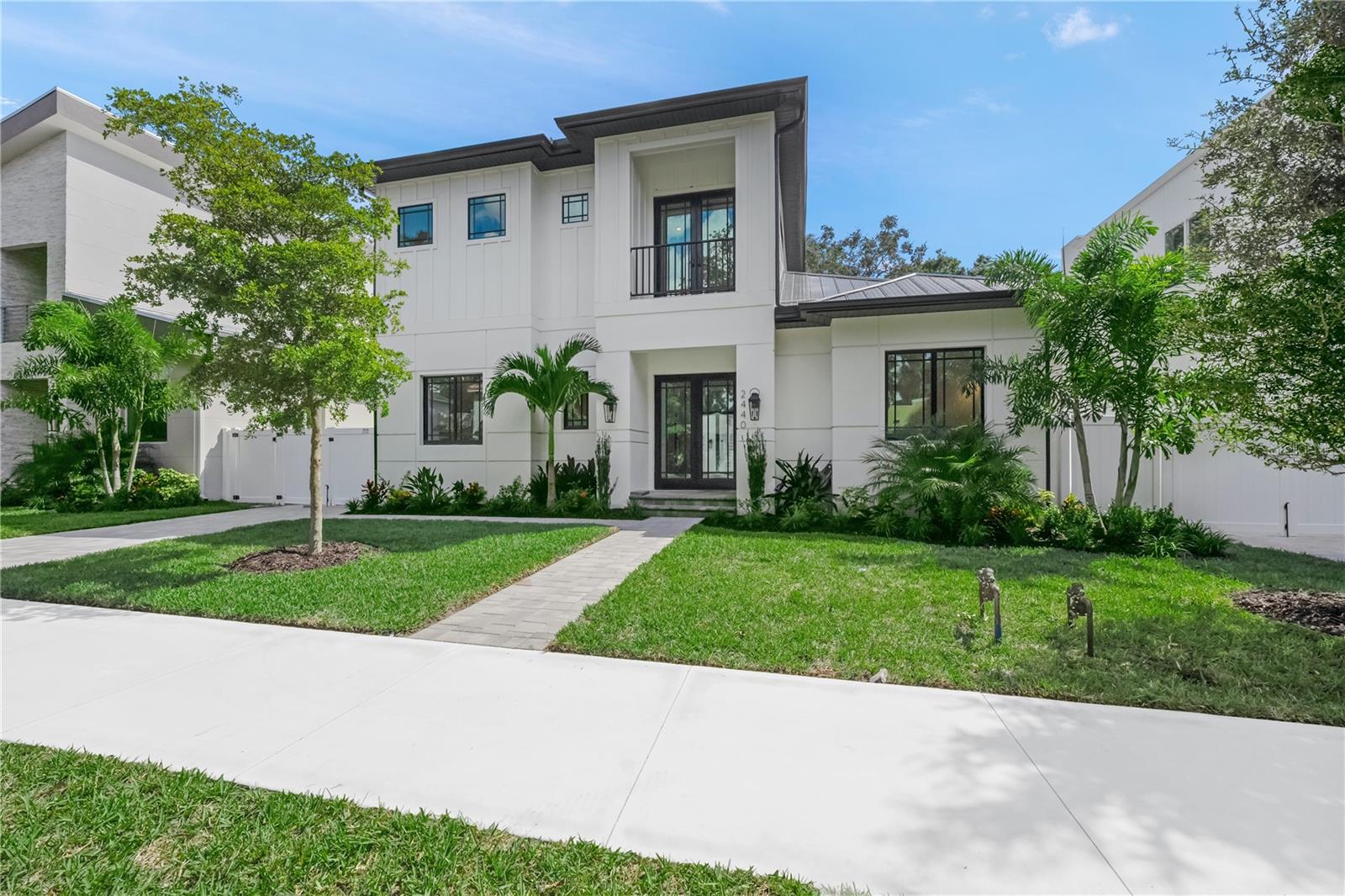 2440 FLOYD ST, SARASOTA, FL, 34239
