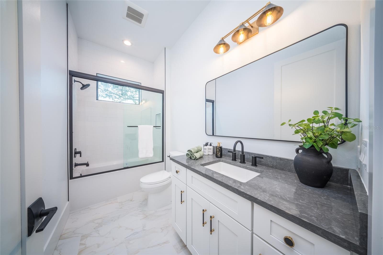 2440 FLOYD ST, SARASOTA, FL, 34239