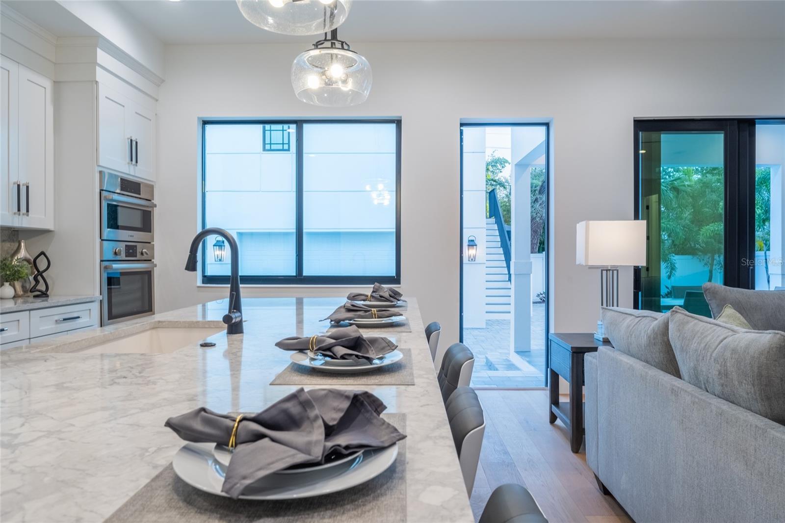 2440 FLOYD ST, SARASOTA, FL, 34239