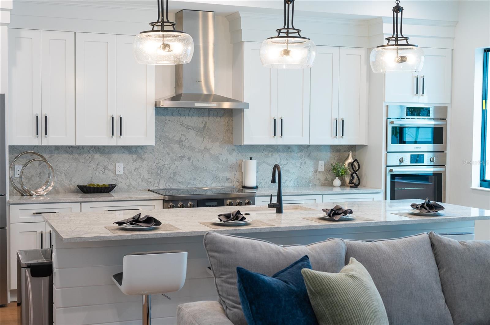 2440 FLOYD ST, SARASOTA, FL, 34239