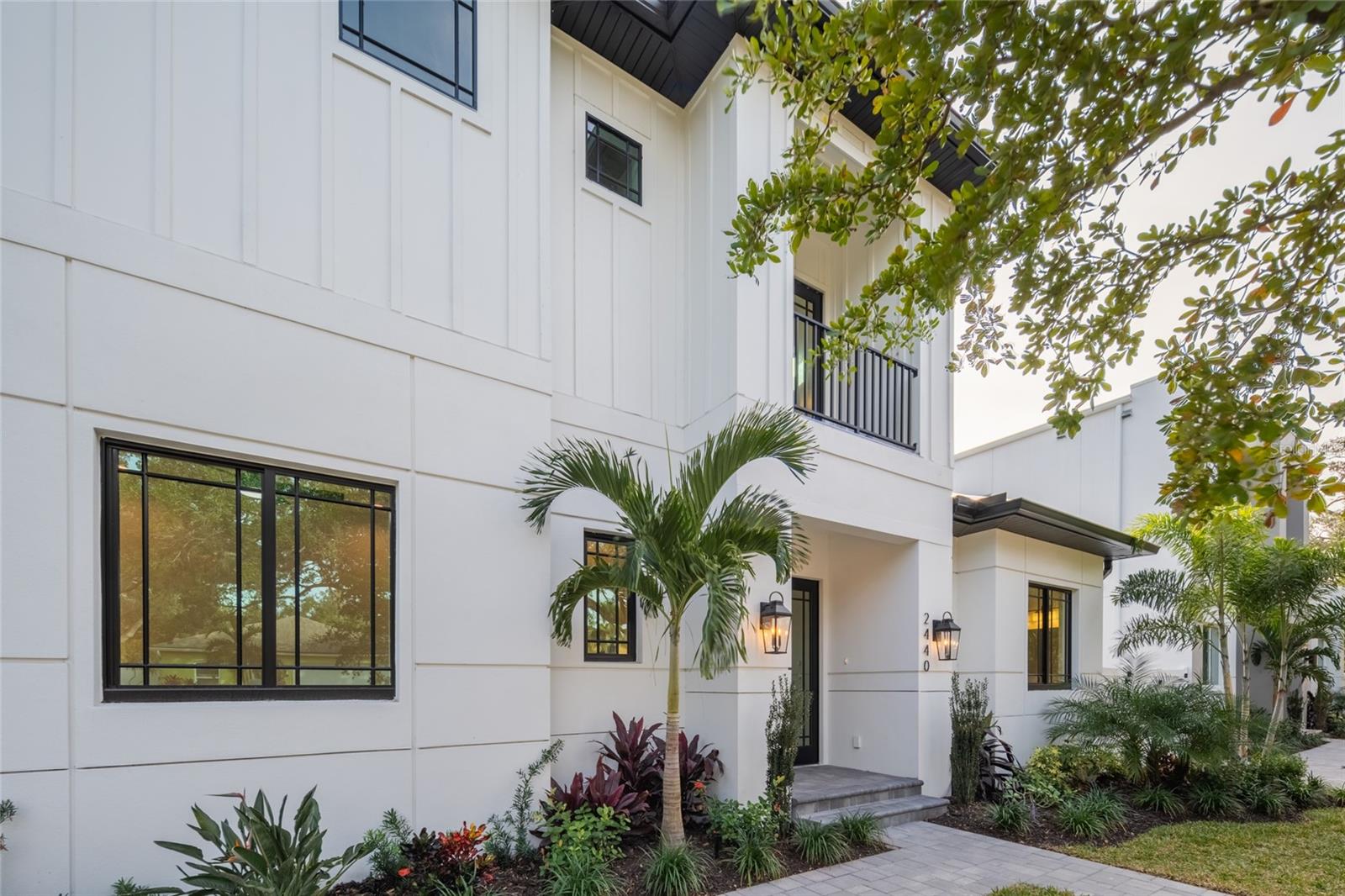 2440 FLOYD ST, SARASOTA, FL, 34239