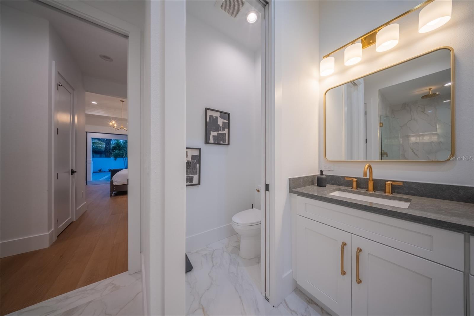 2440 FLOYD ST, SARASOTA, FL, 34239