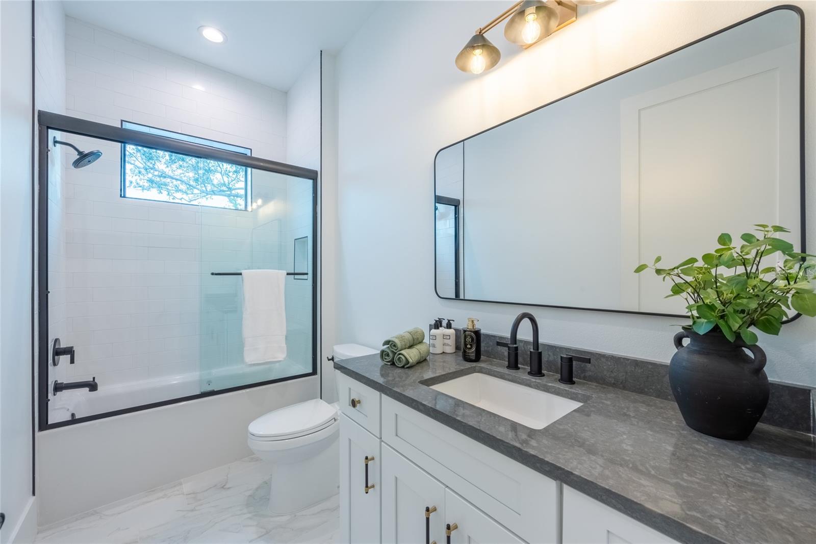 2440 FLOYD ST, SARASOTA, FL, 34239