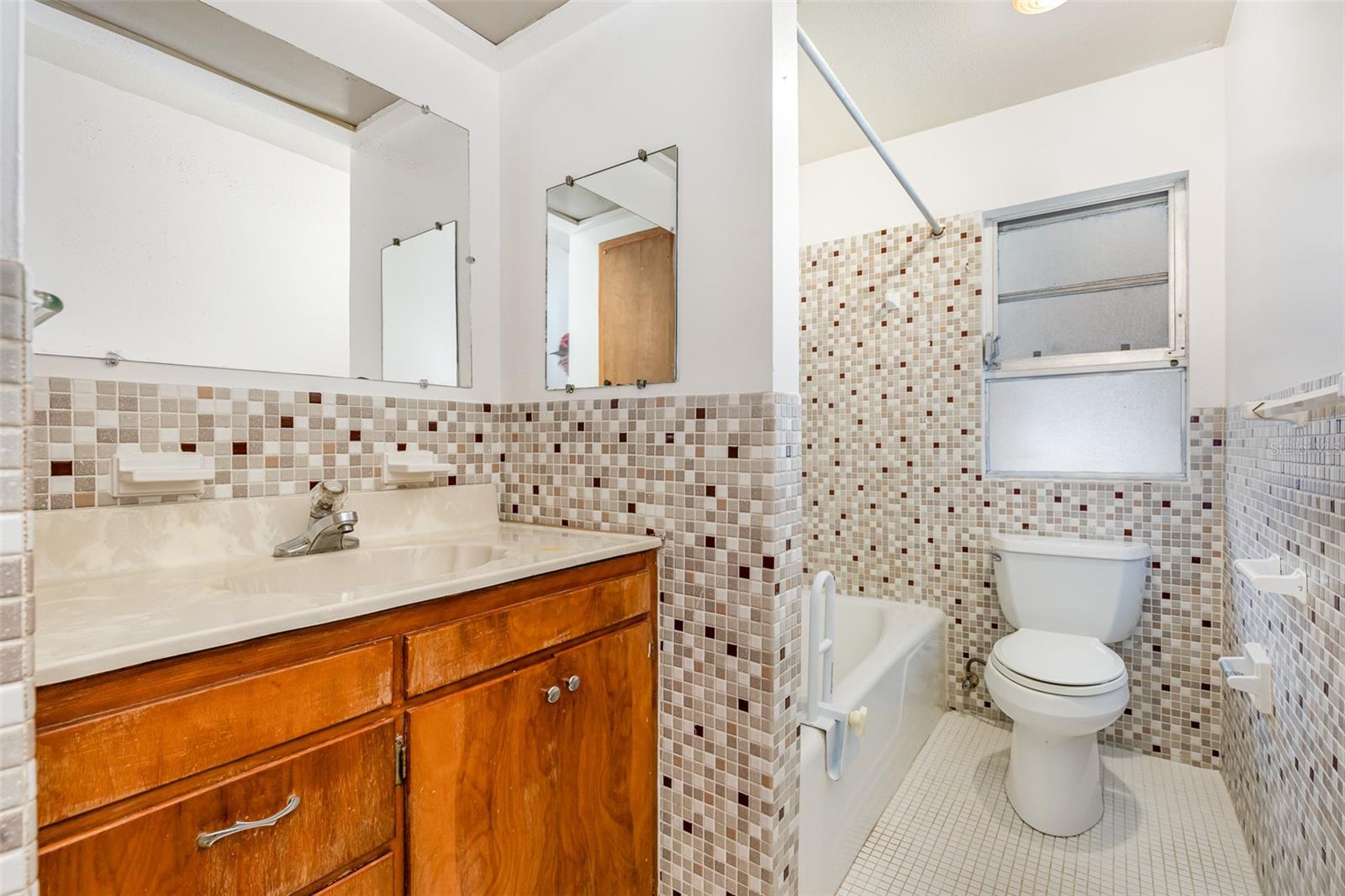 803 CAROL CT, TAVARES, FL, 32778